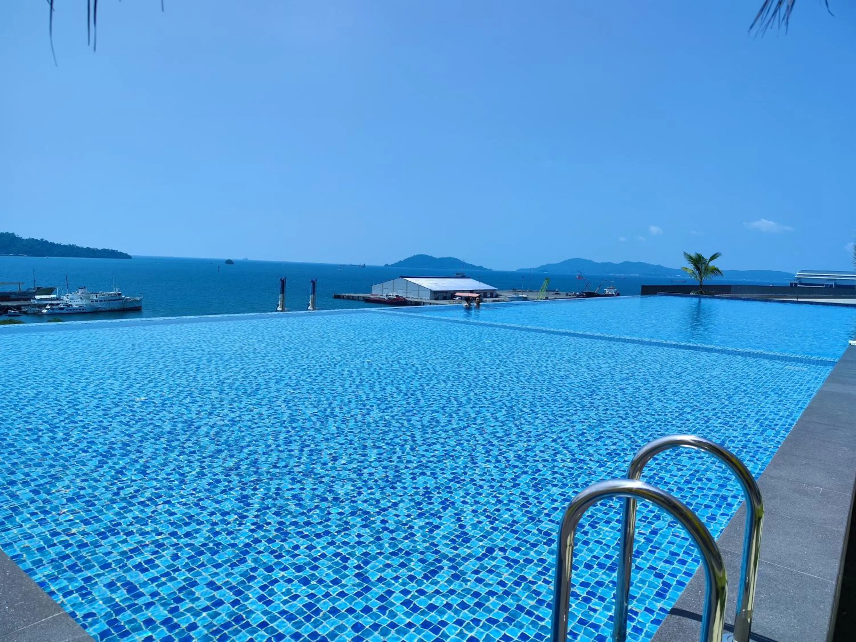 Swimming pool in Jesselton Quay Citypads