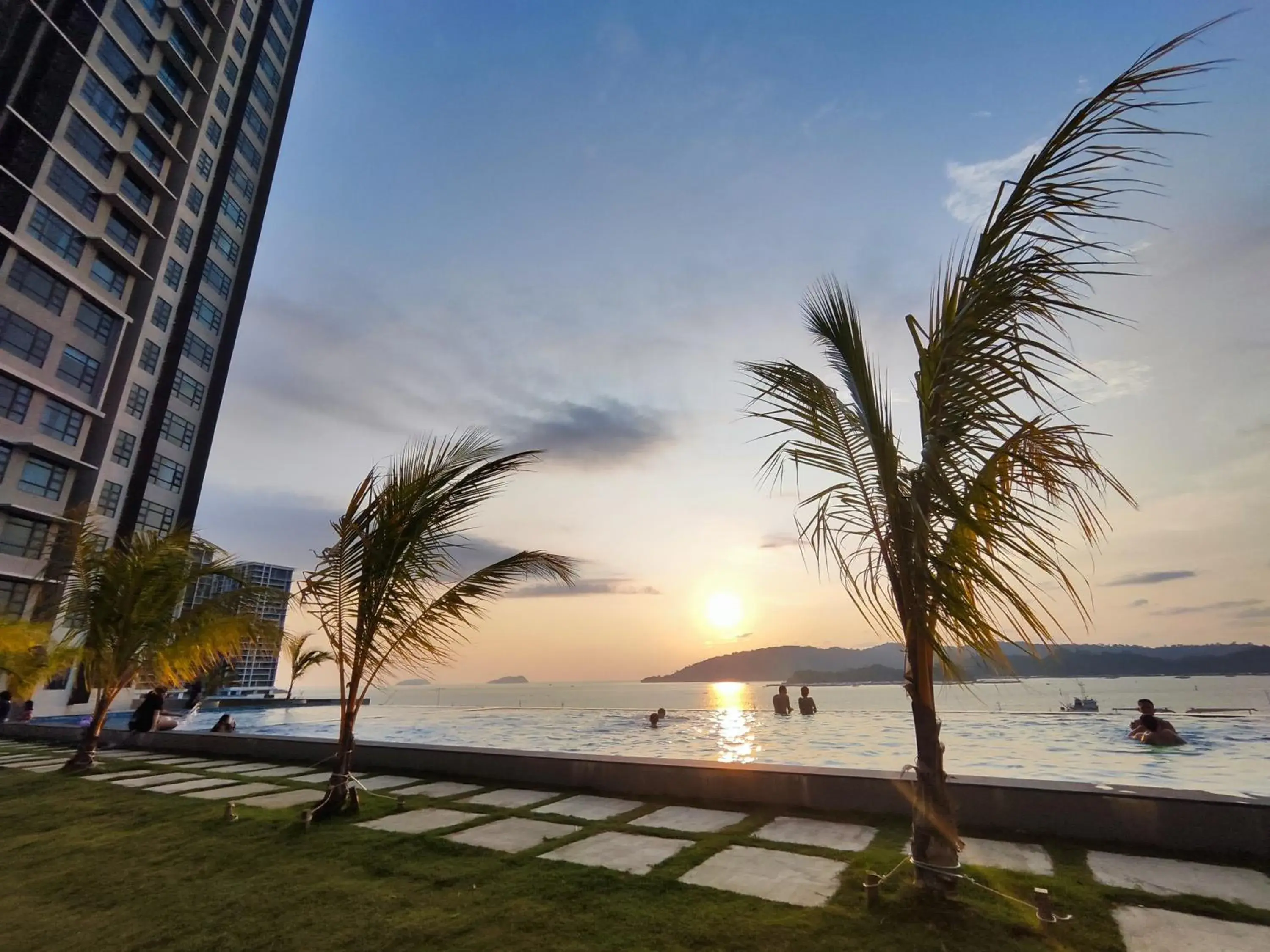 Swimming pool in Jesselton Quay Citypads Swimming pool in Jesselton Quay Citypads