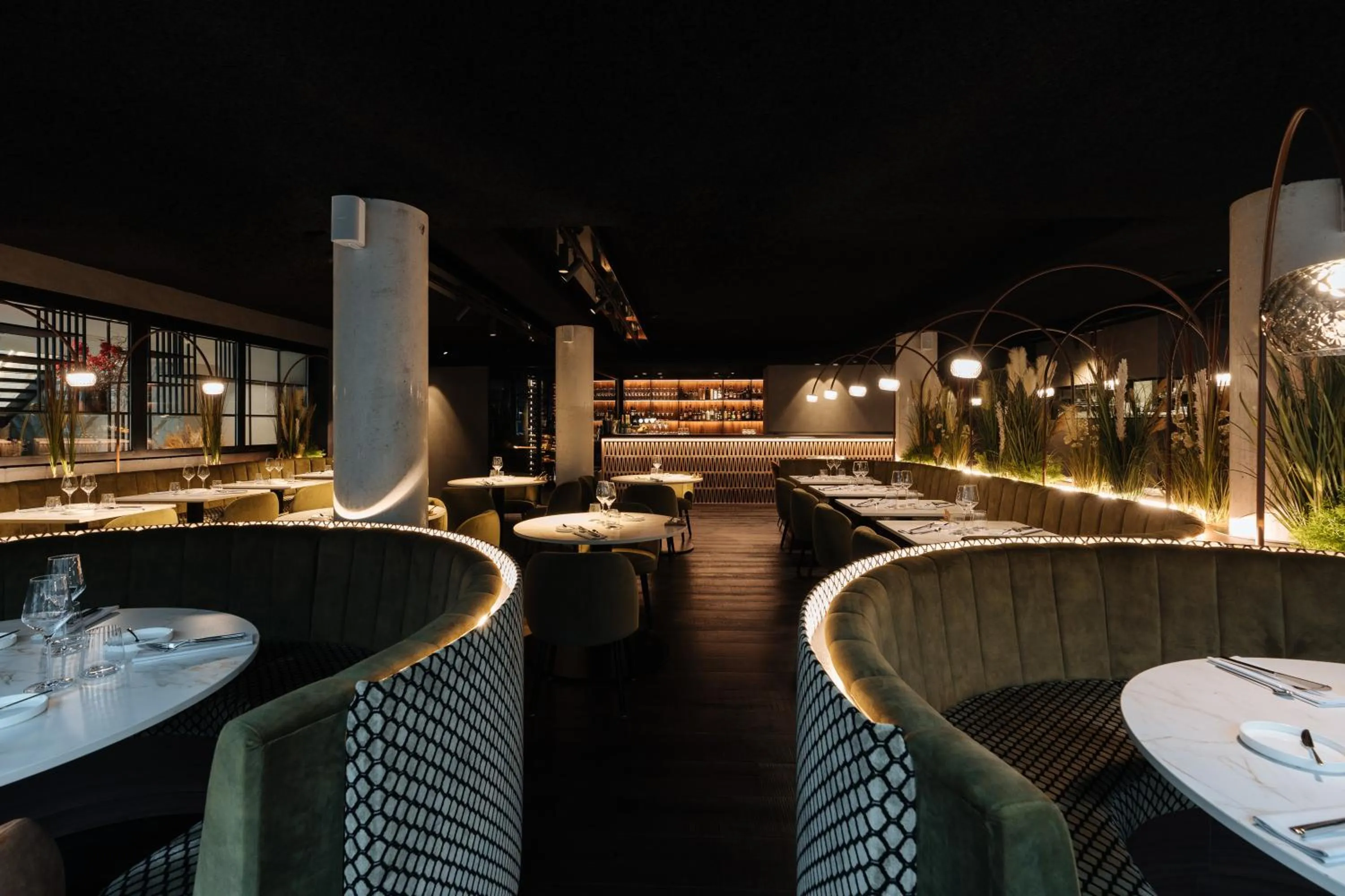 Restaurant/places to eat in The CORNR Hotel