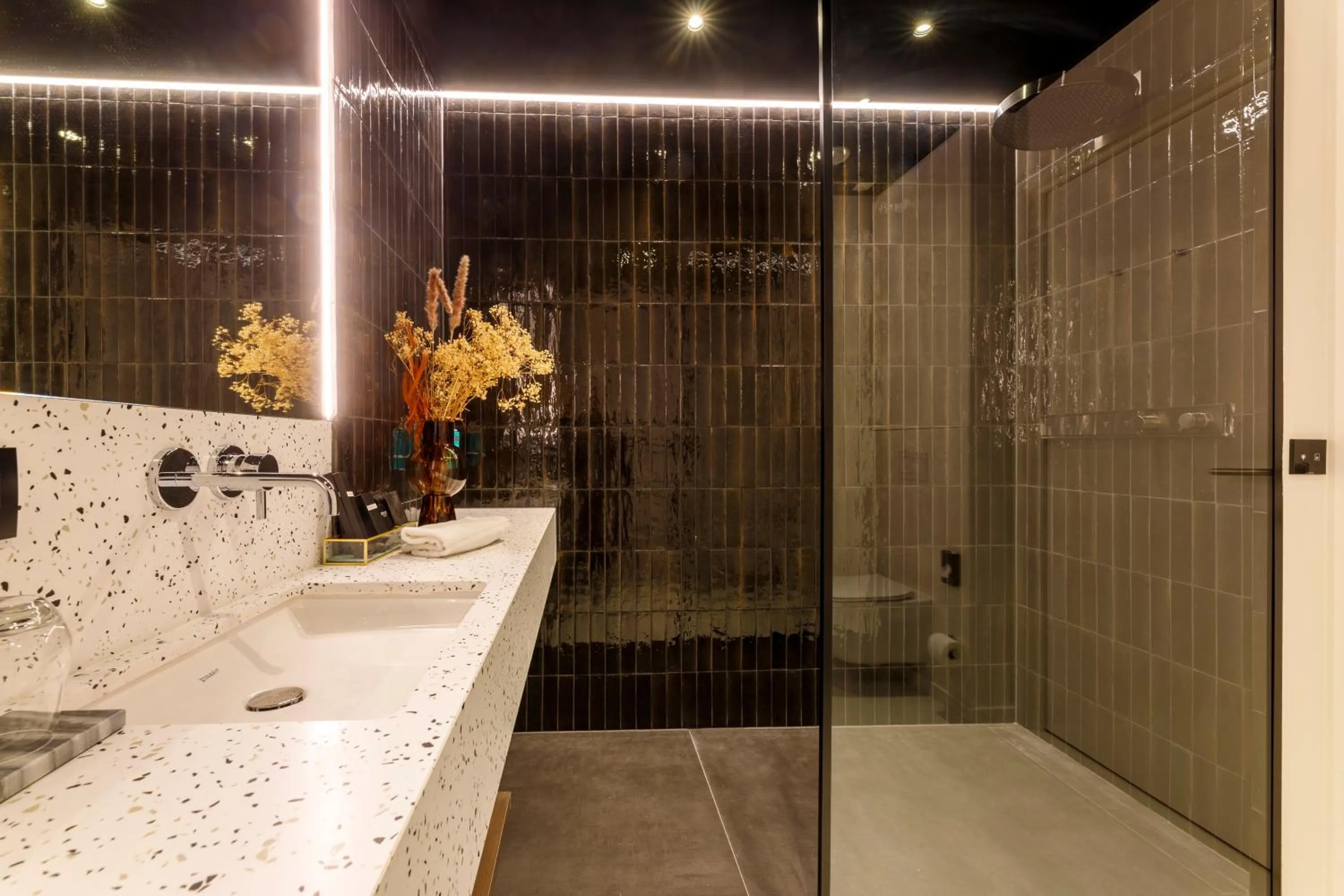 Shower in The CORNR Hotel