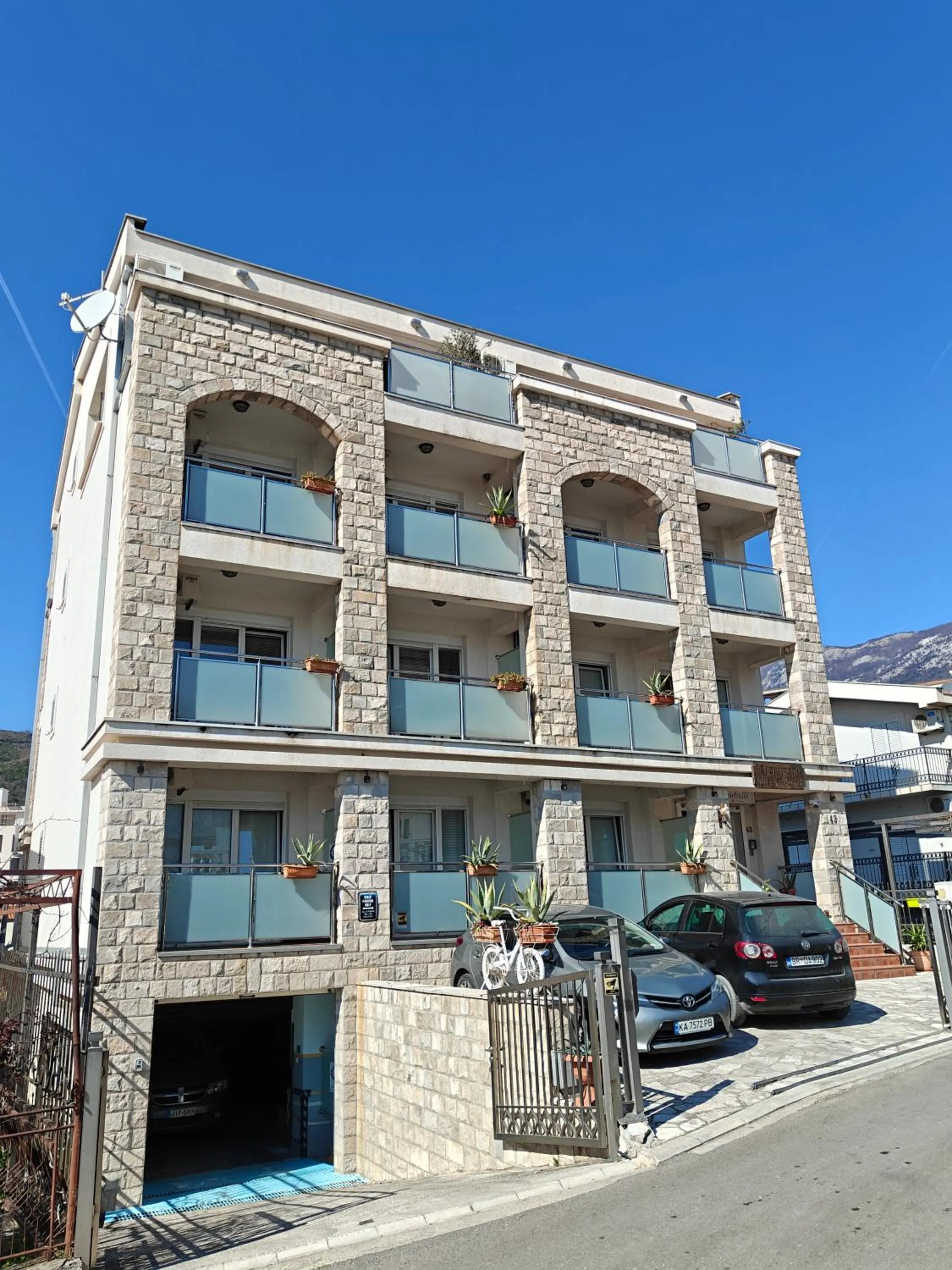 Mila & Aleksandr Apartments