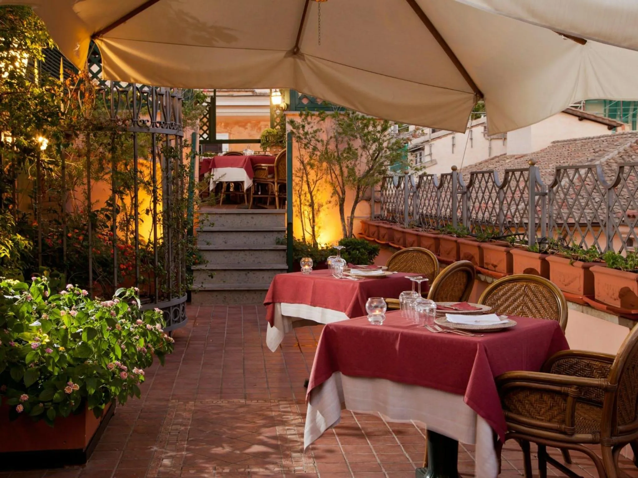Restaurant/places to eat in Albergo Ottocento