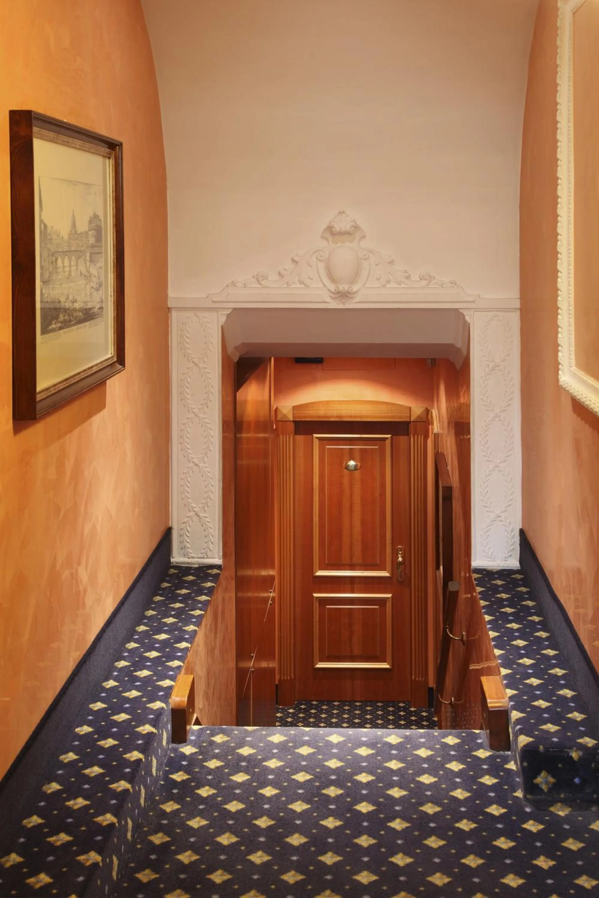 Decorative detail in Albergo Ottocento