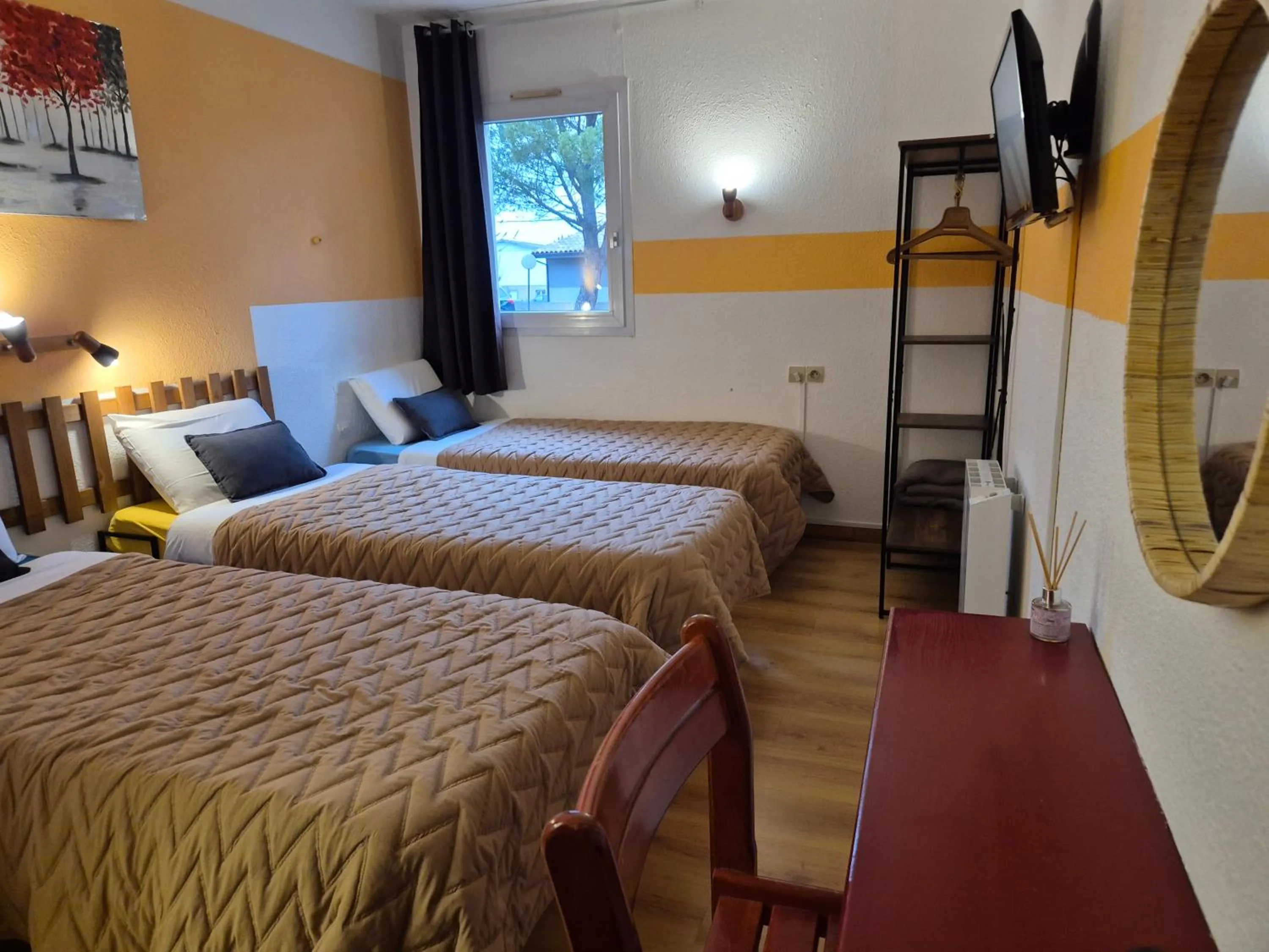 Bed in Bel Hotel Restaurant la Gentilhommière