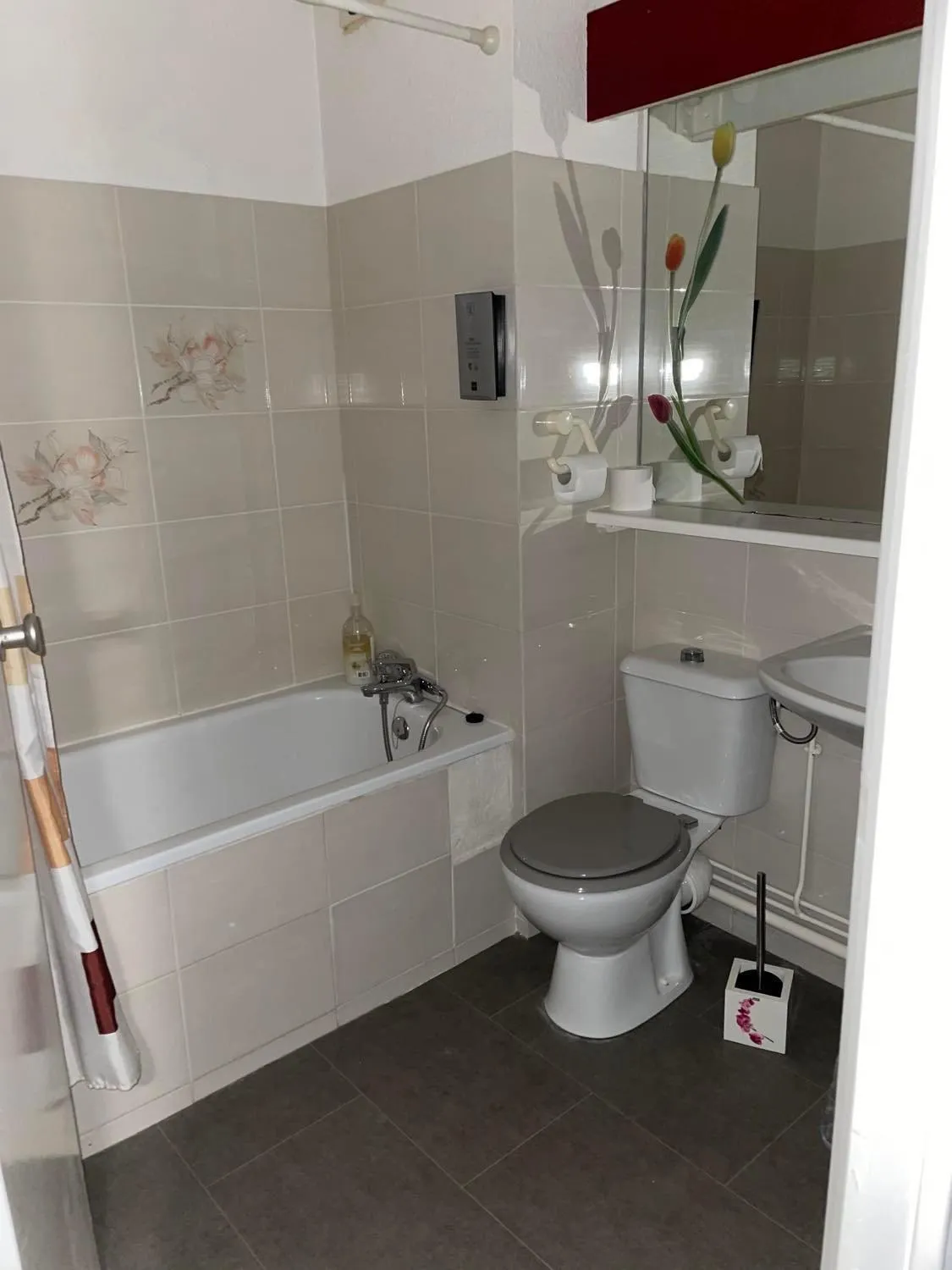 Shower in Bel Hotel Restaurant la Gentilhommière