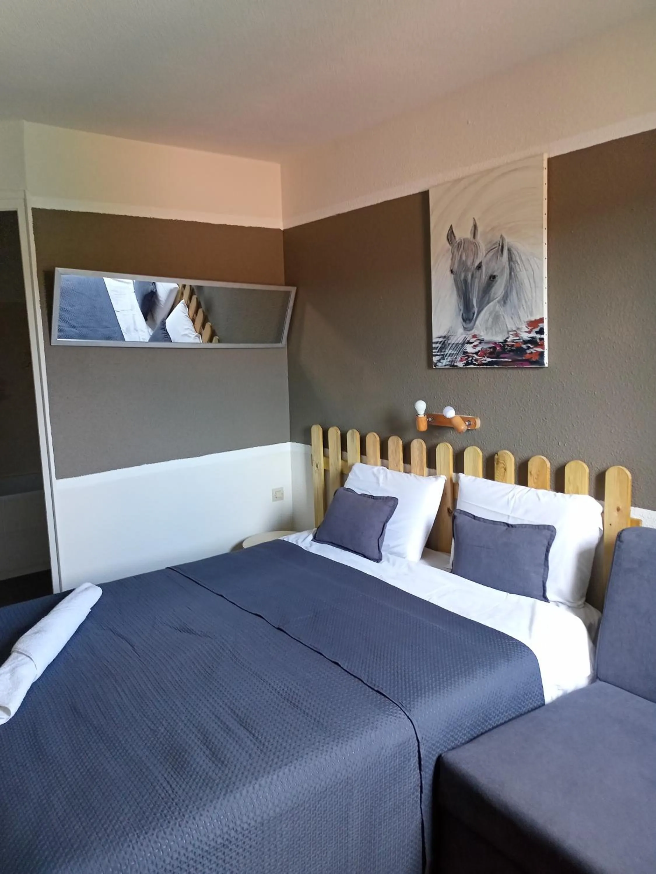 Bed in Bel Hotel Restaurant la Gentilhommière