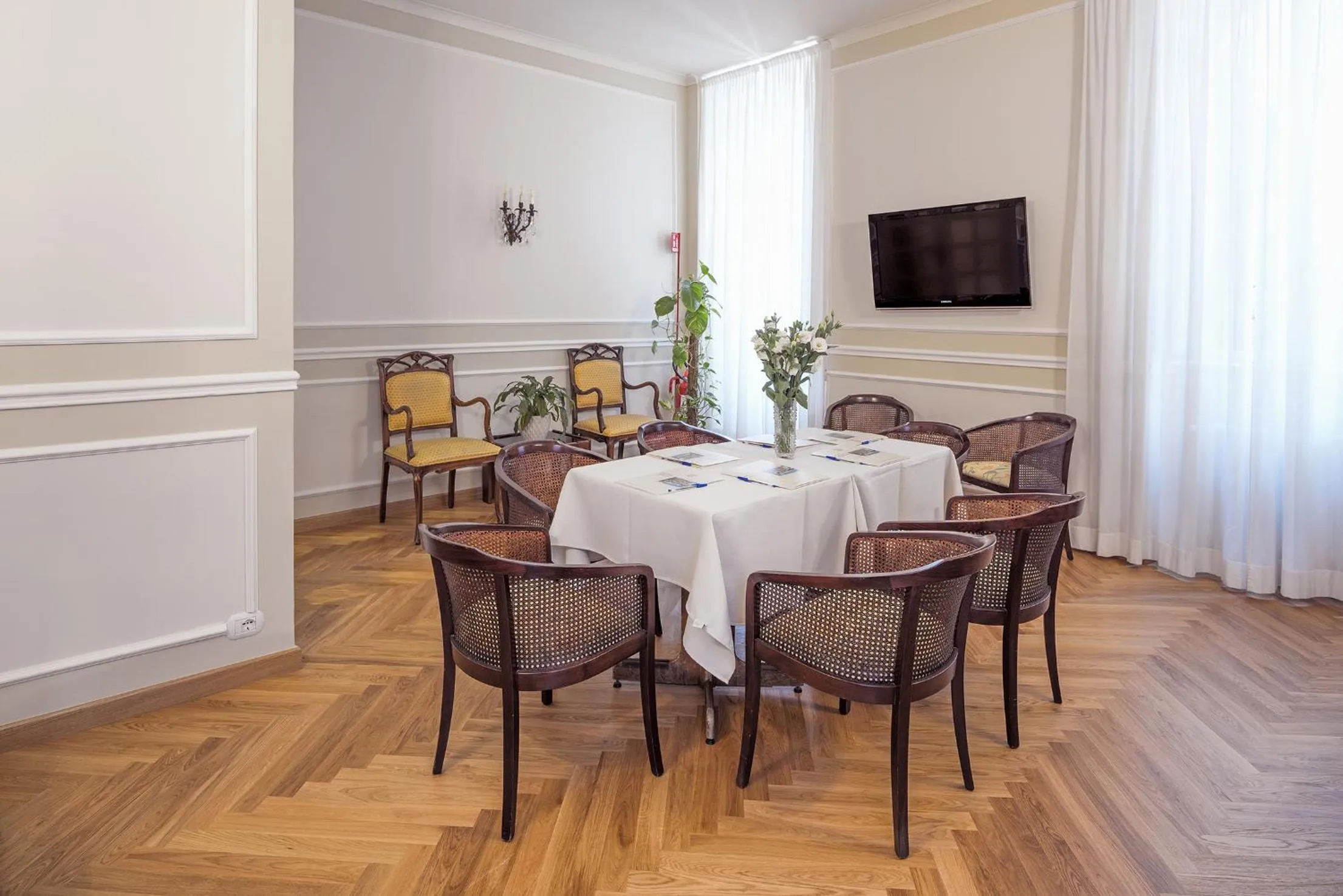 Communal lounge/ TV room in Hotel Paradiso