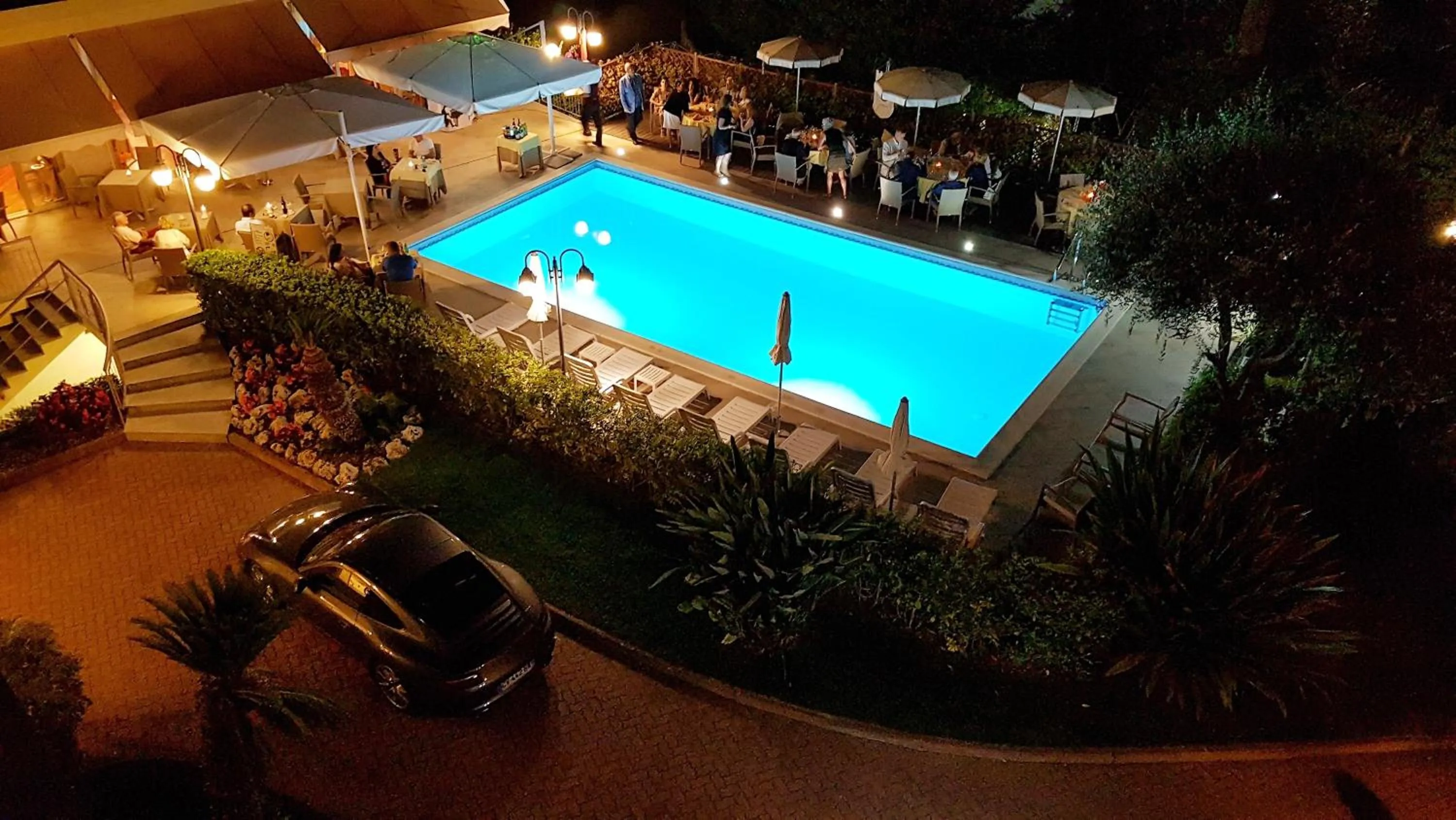 Spring in Hotel Paradiso