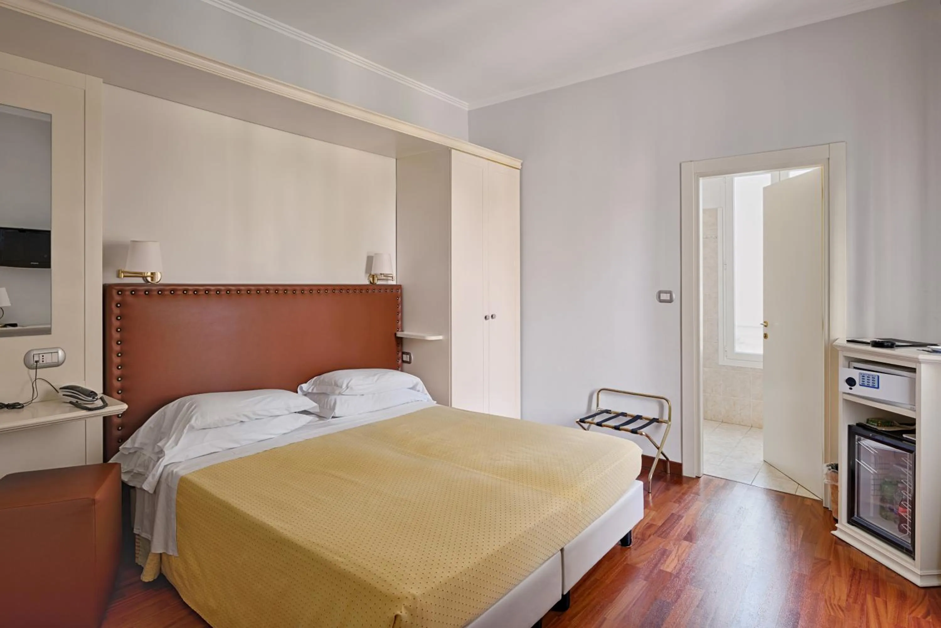 Photo of the whole room, Bed in Hotel Paradiso