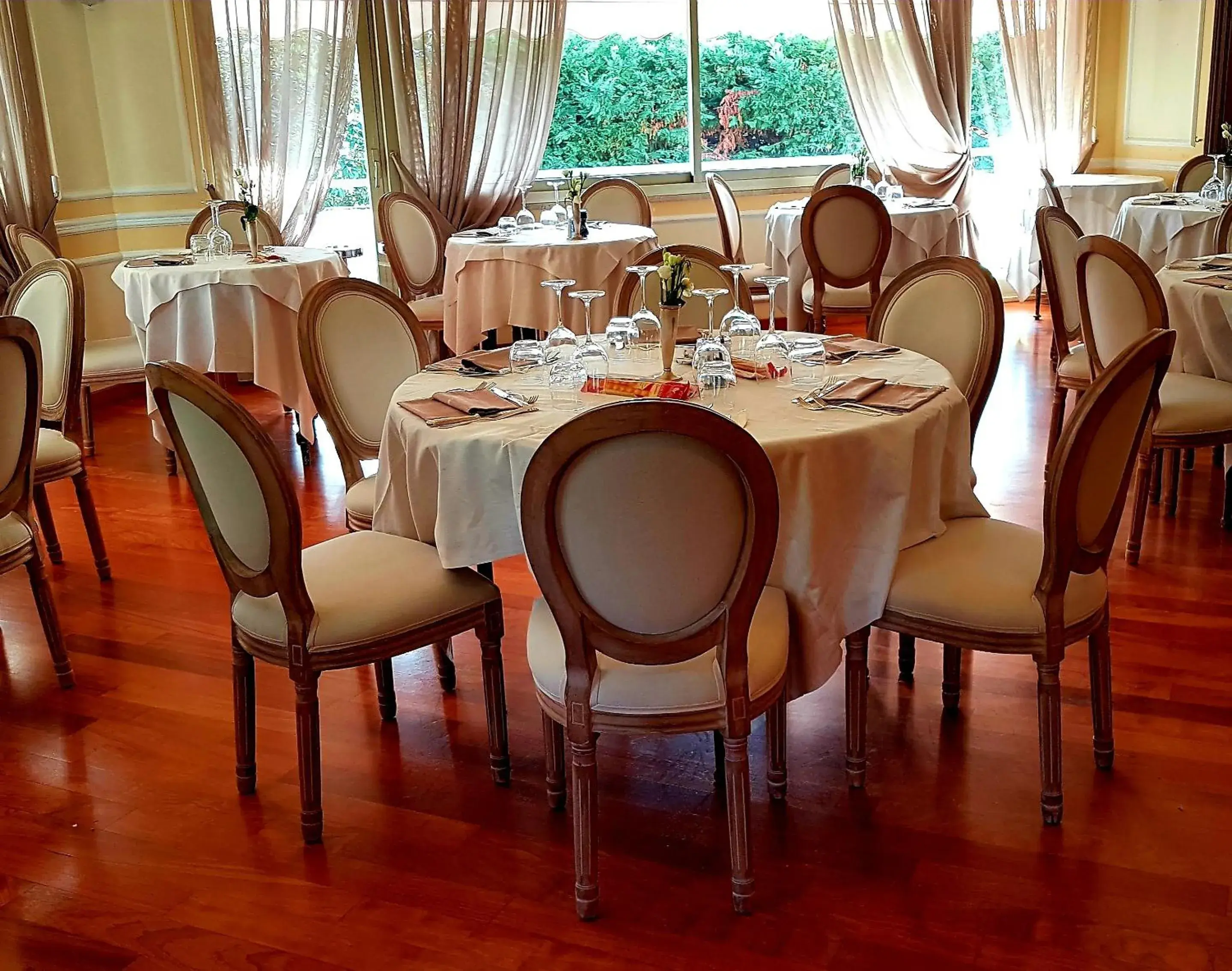 Restaurant/places to eat in Hotel Paradiso Restaurant/places to eat in Hotel Paradiso