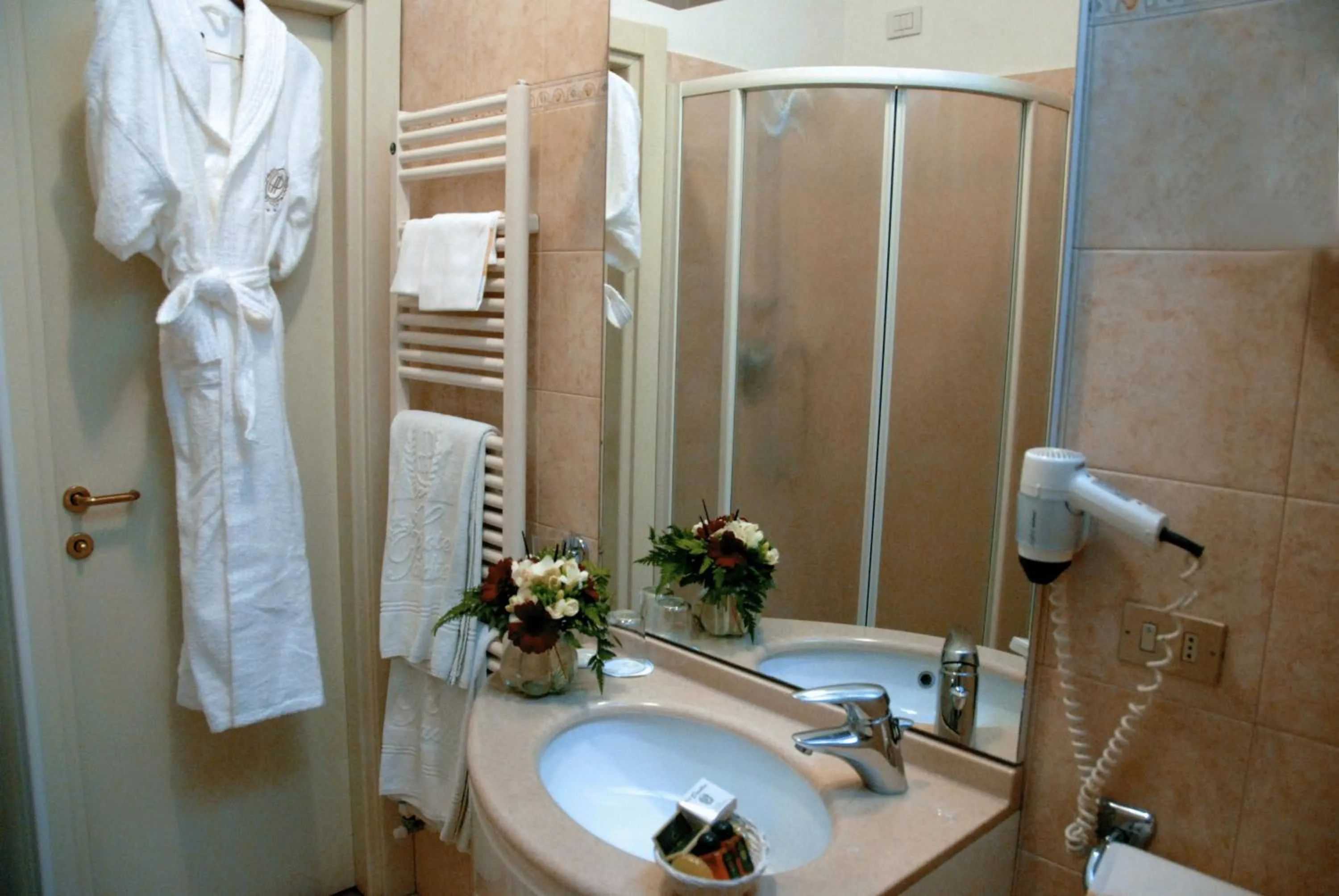 Bathroom in Hotel Paradiso