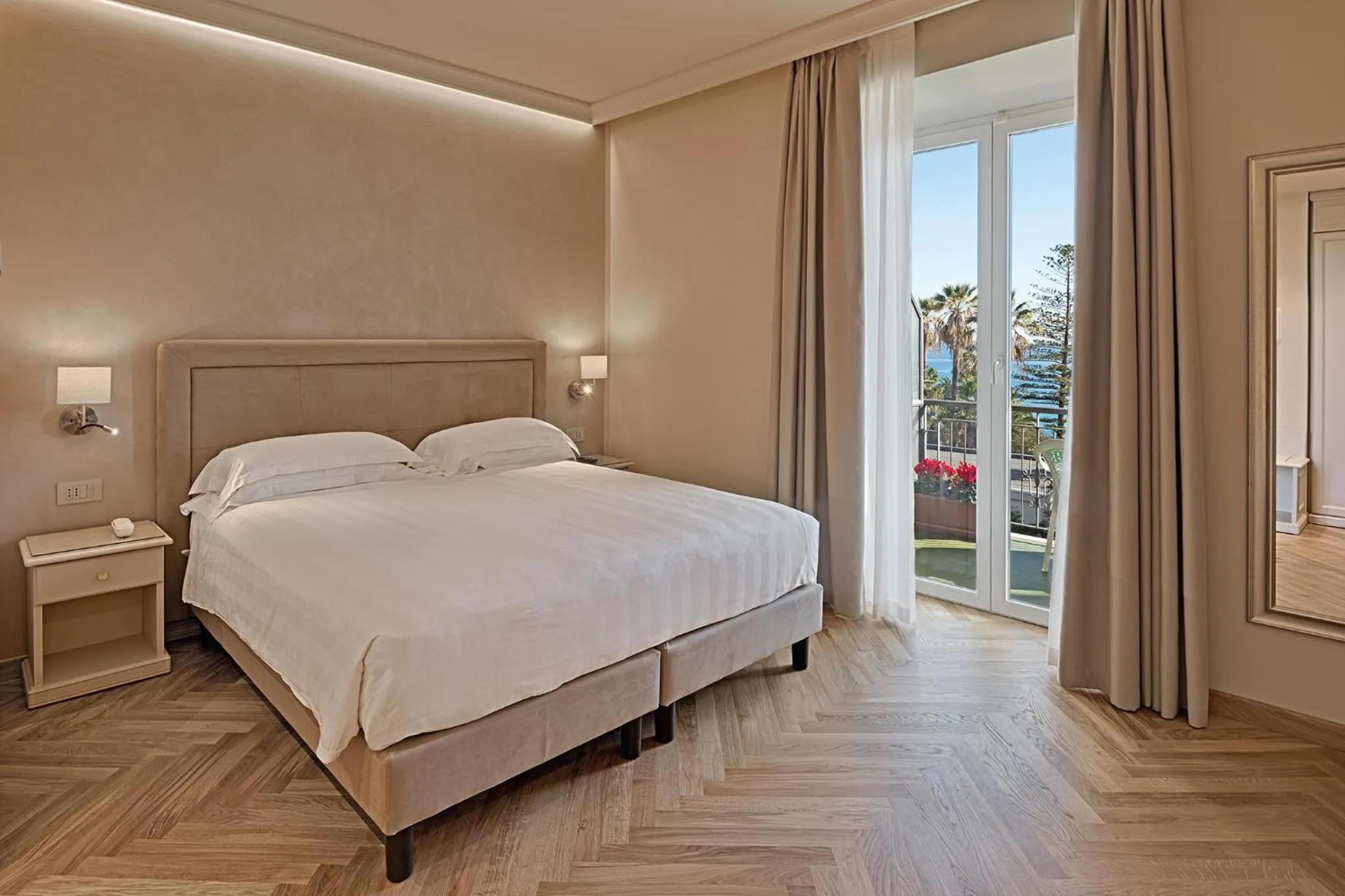 Bed in Hotel Paradiso