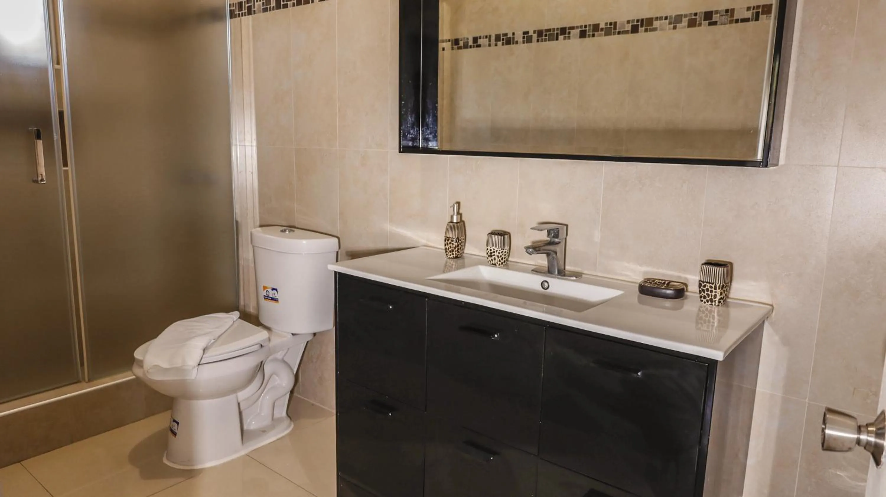 Toilet in Incognito Culture Rooms
