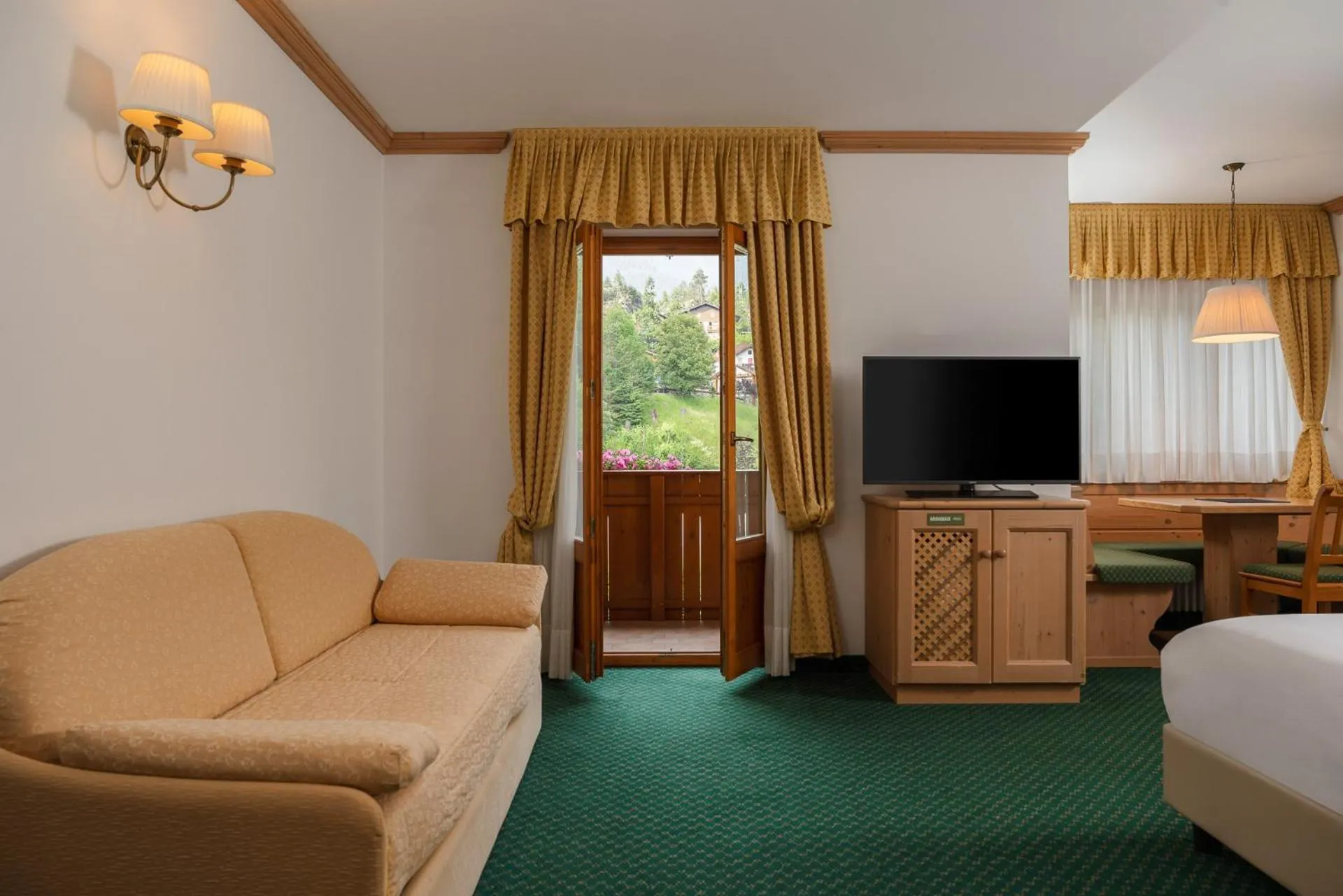 Living room, Bed in Hotel La Maison Wellness & Spa