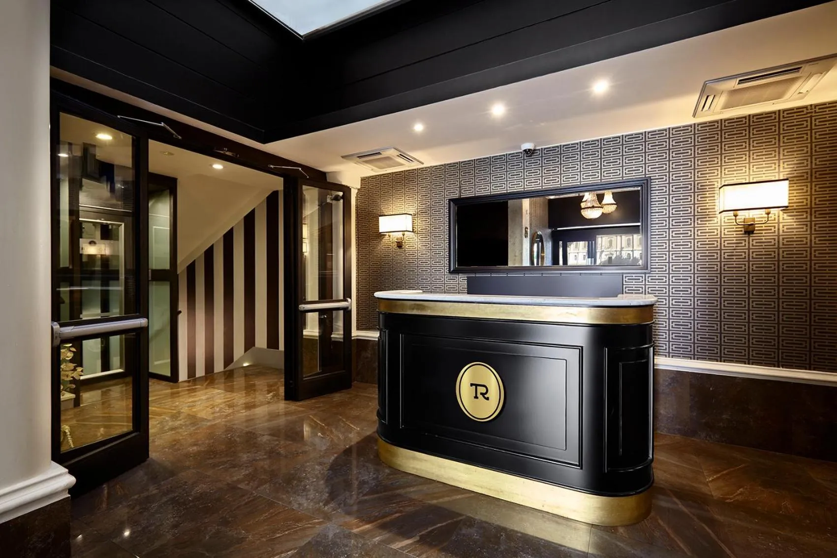 Lobby or reception in Trianon Borgo Pio Aparthotel