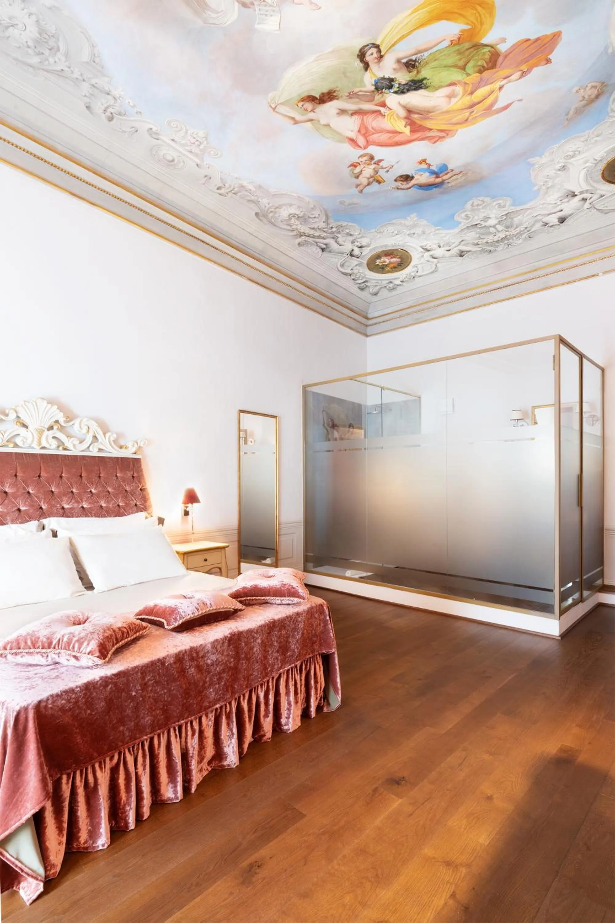 Photo of the whole room, Bed in Firenze al Duomo