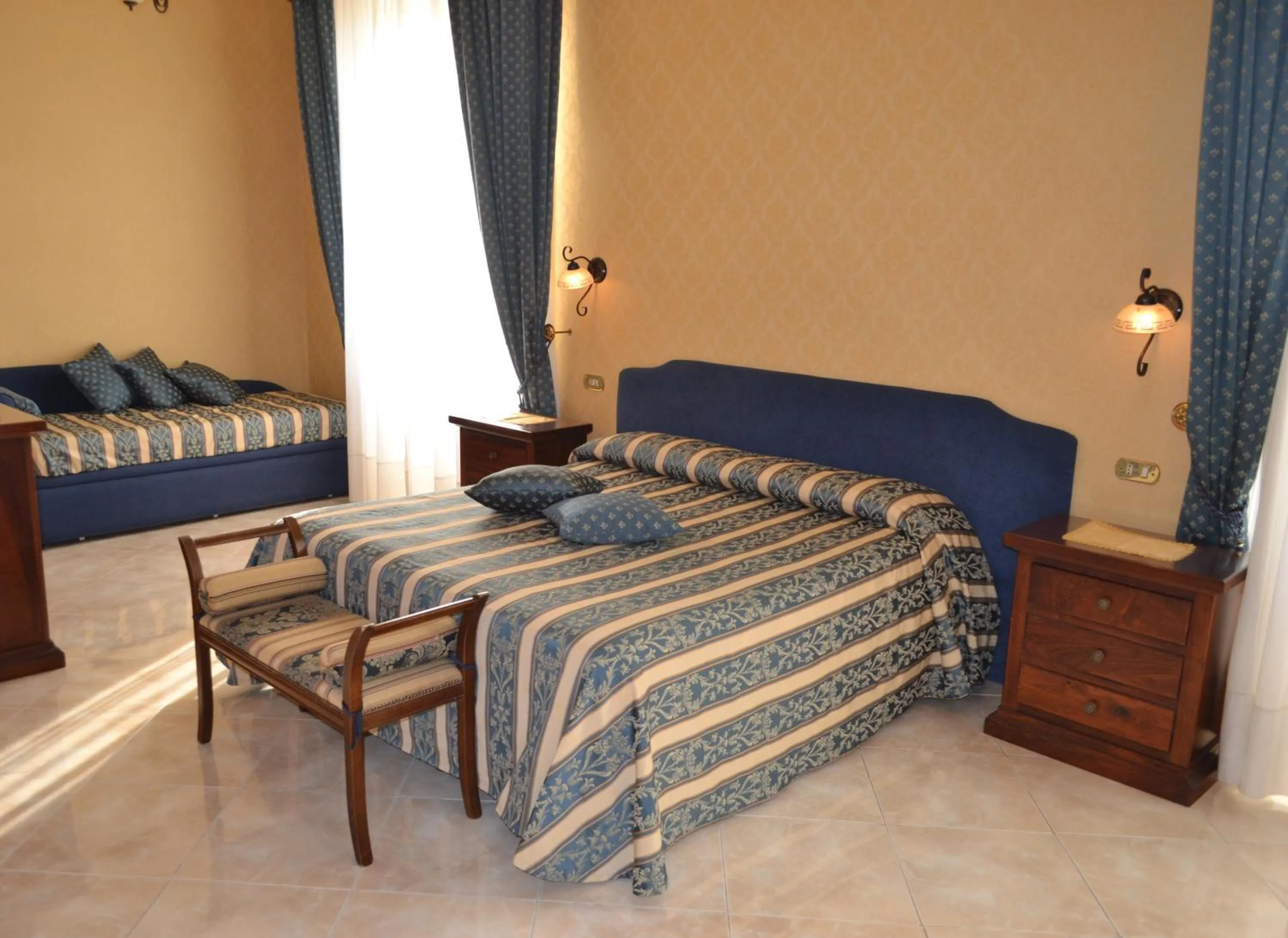 Day, Bed in Toledo