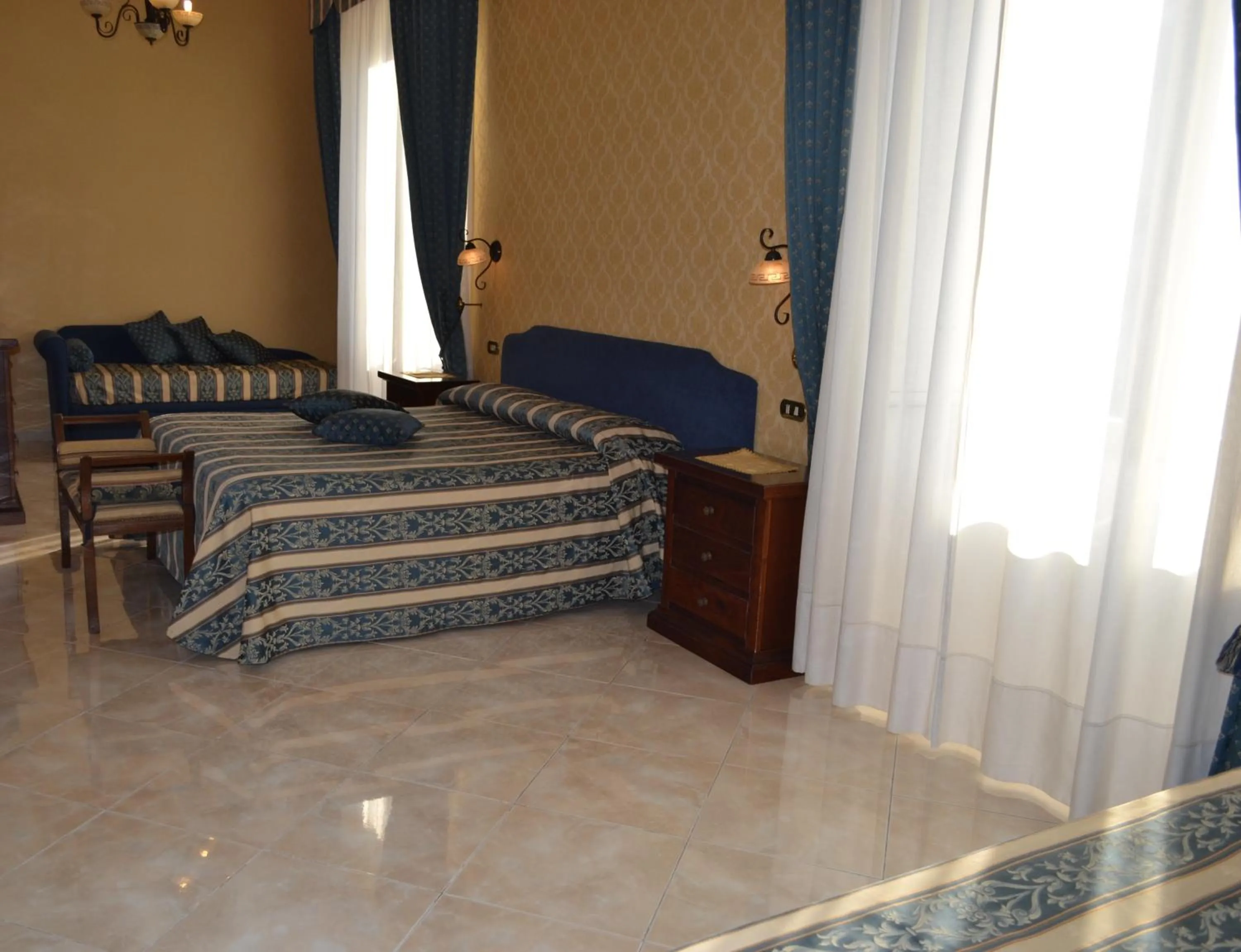 Day, Bed in Toledo