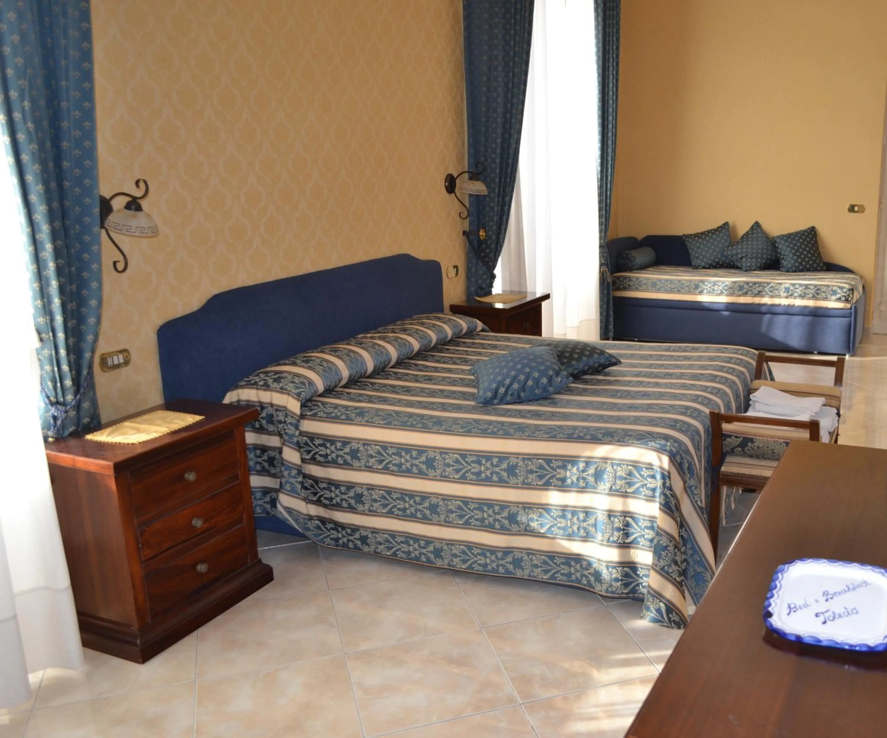 Day, Bed in Toledo