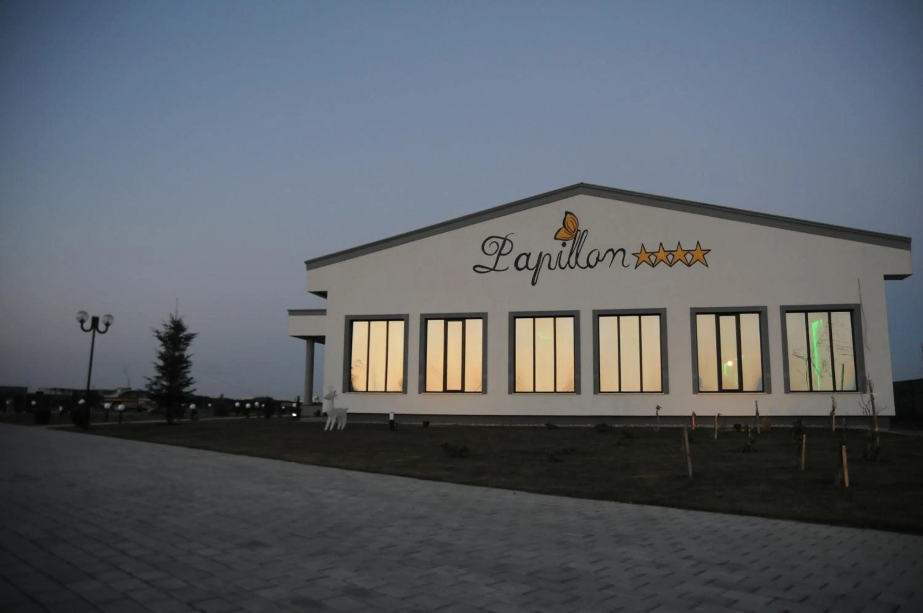 Facade/entrance in Papillon