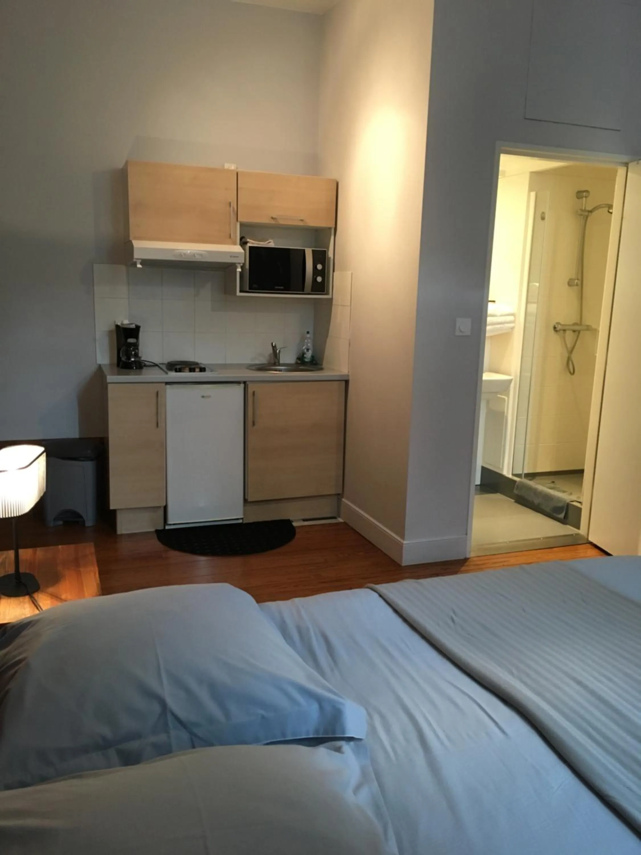 Kitchen or kitchenette, Bed in La Villa Esponda