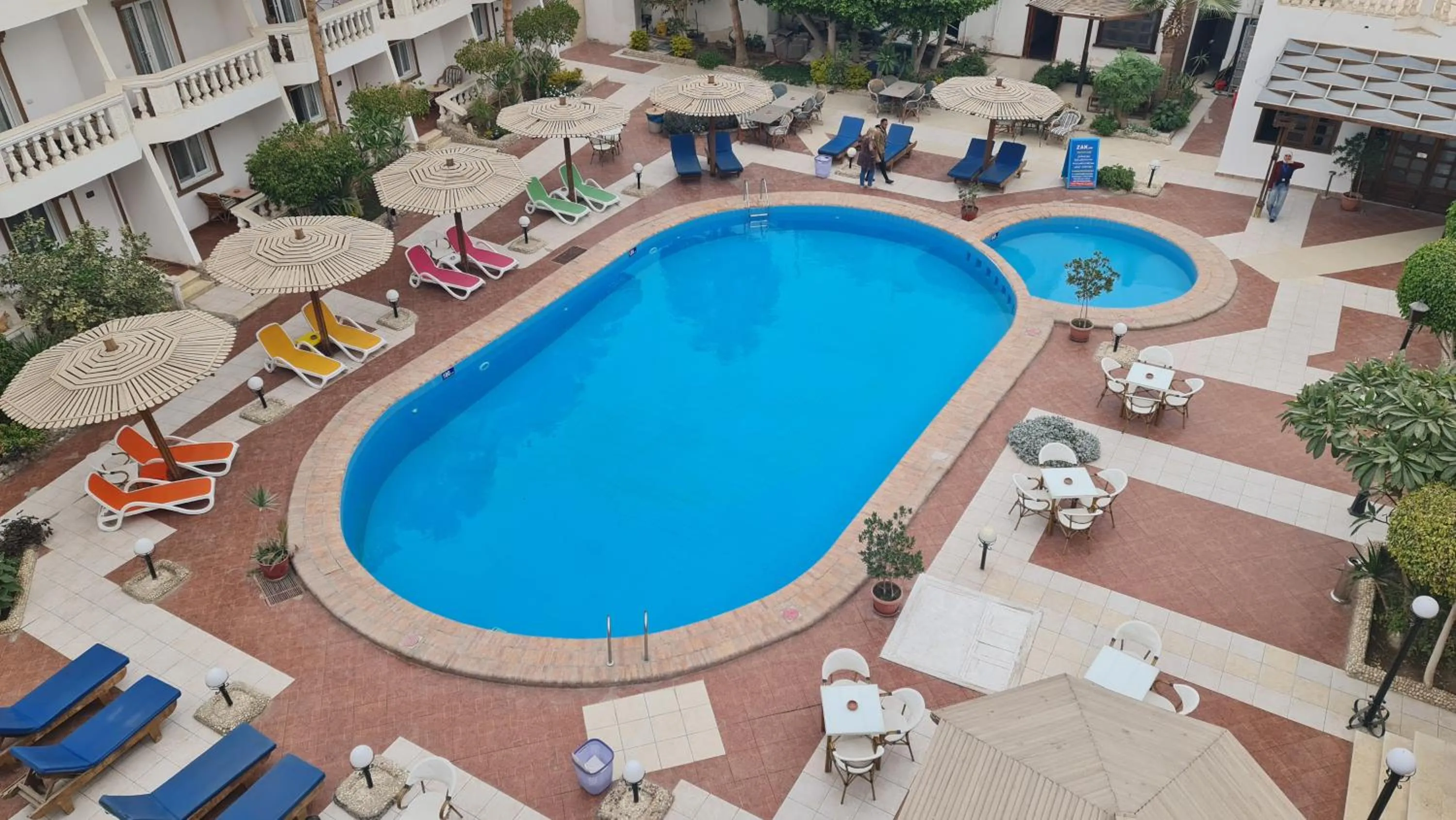 Swimming pool in Zak Inn