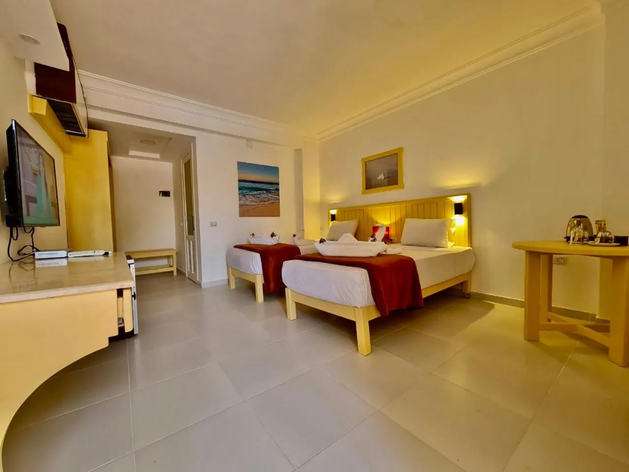 Photo of the whole room, Bed in Zak Inn