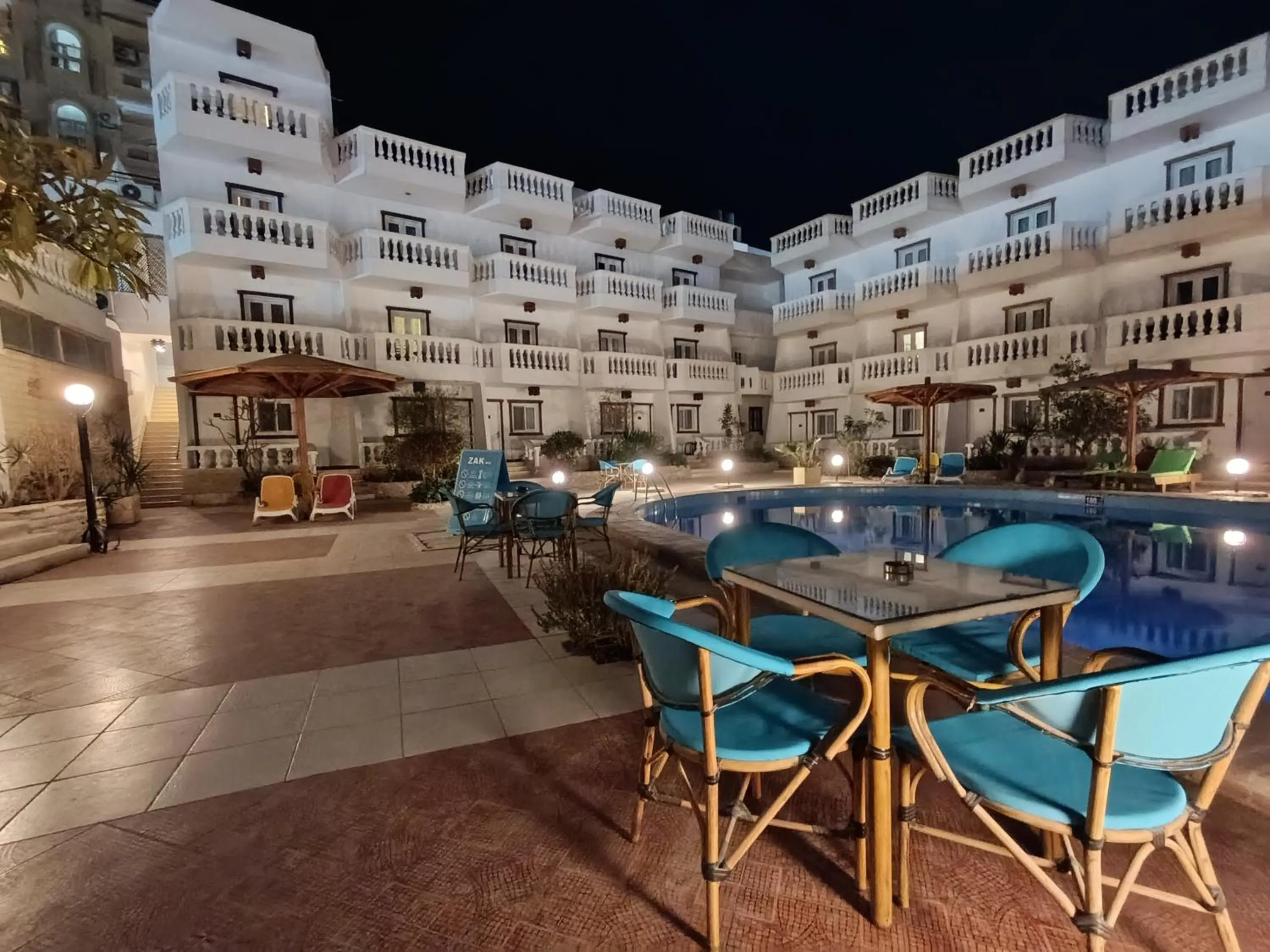 Swimming pool in Zak Inn