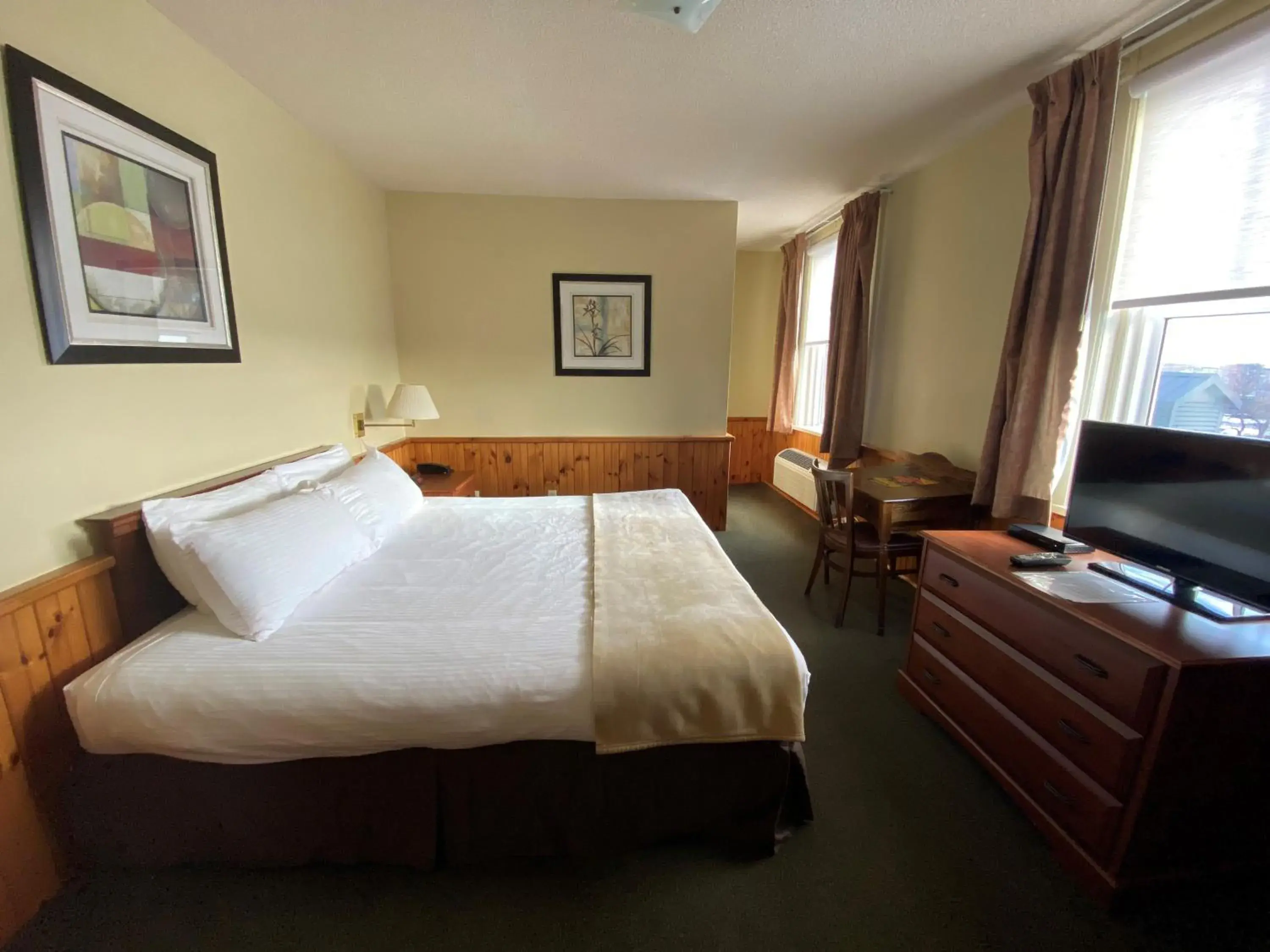 TV and multimedia, Bed in Hotel Bedford TV and multimedia, Bed in Hotel Bedford