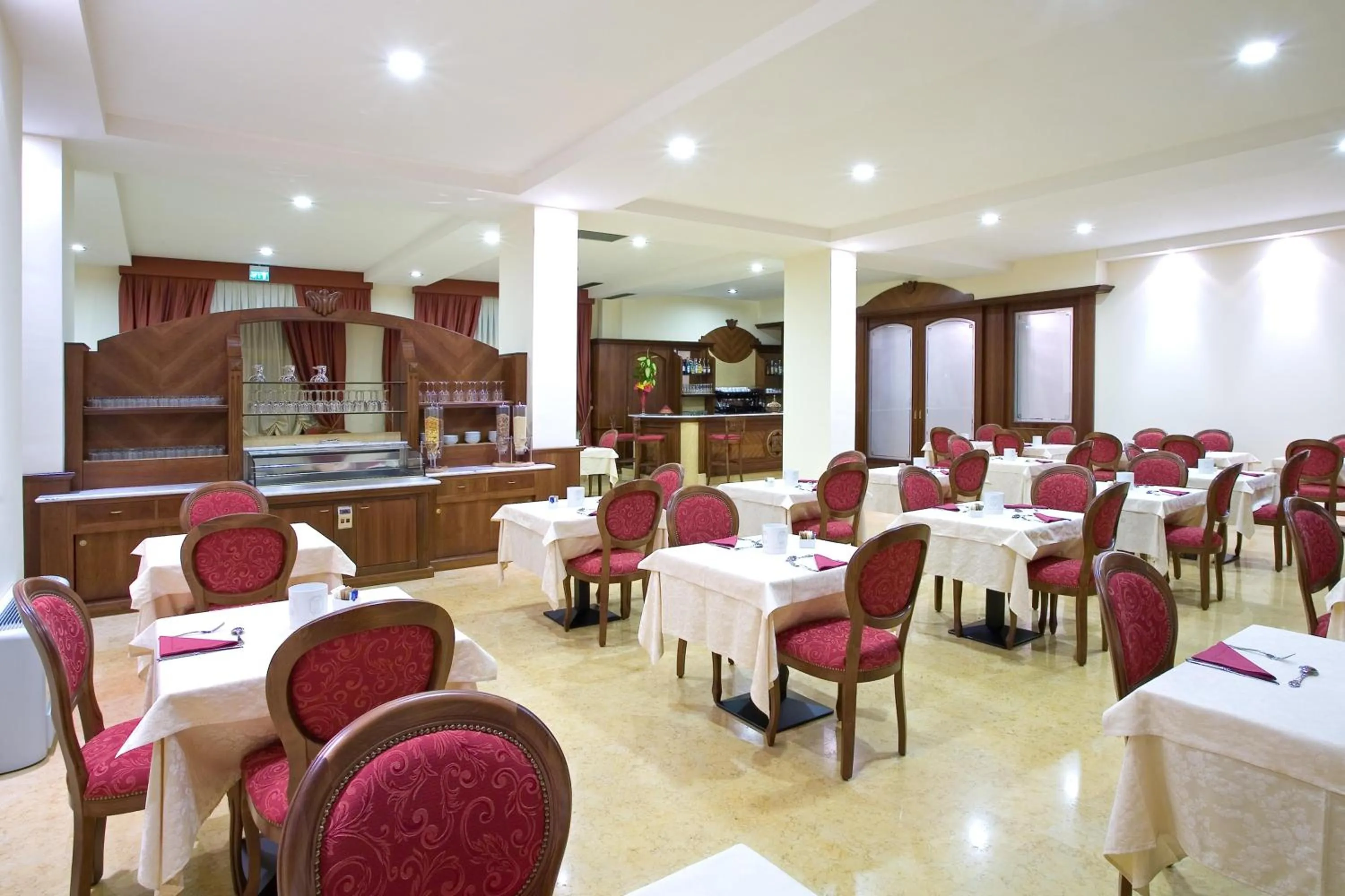 Restaurant/places to eat in Hotel Marconi
