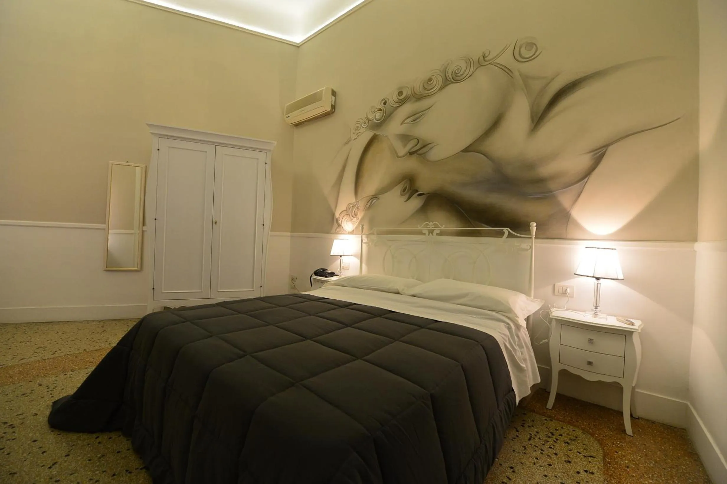 Decorative detail, Bed in Conte di Cavour