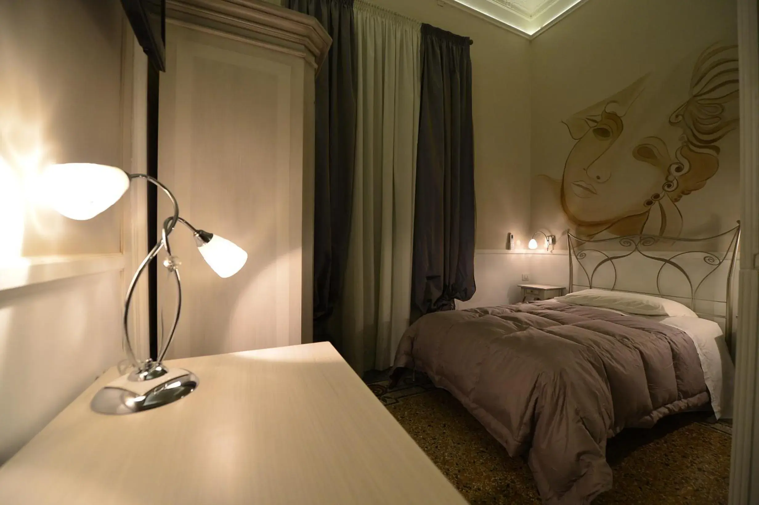 Large Single Room - single occupancy in Conte di Cavour Large Single Room - single occupancy in Conte di Cavour