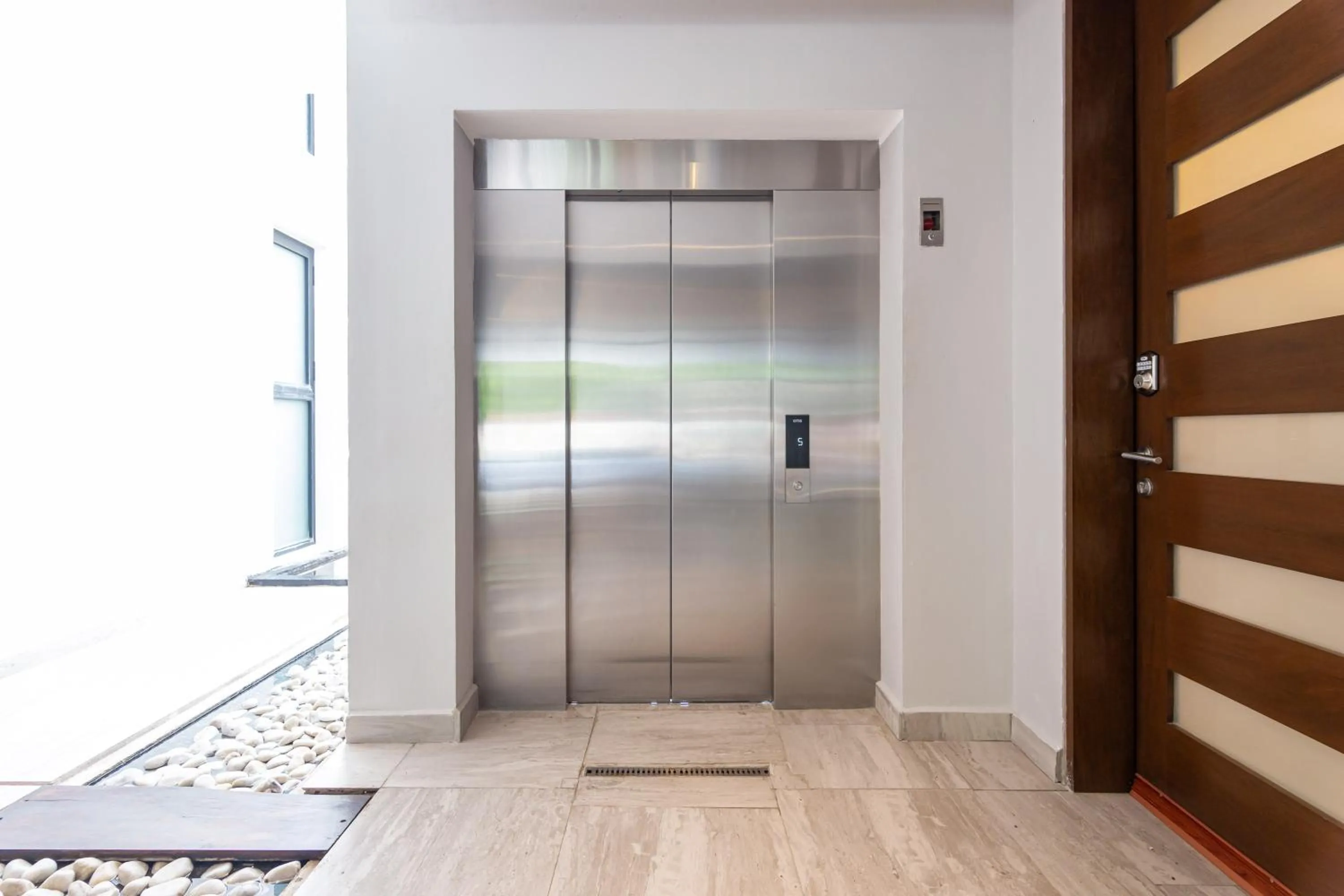 elevator in Toh House Luxury by Boutique Apartments MX