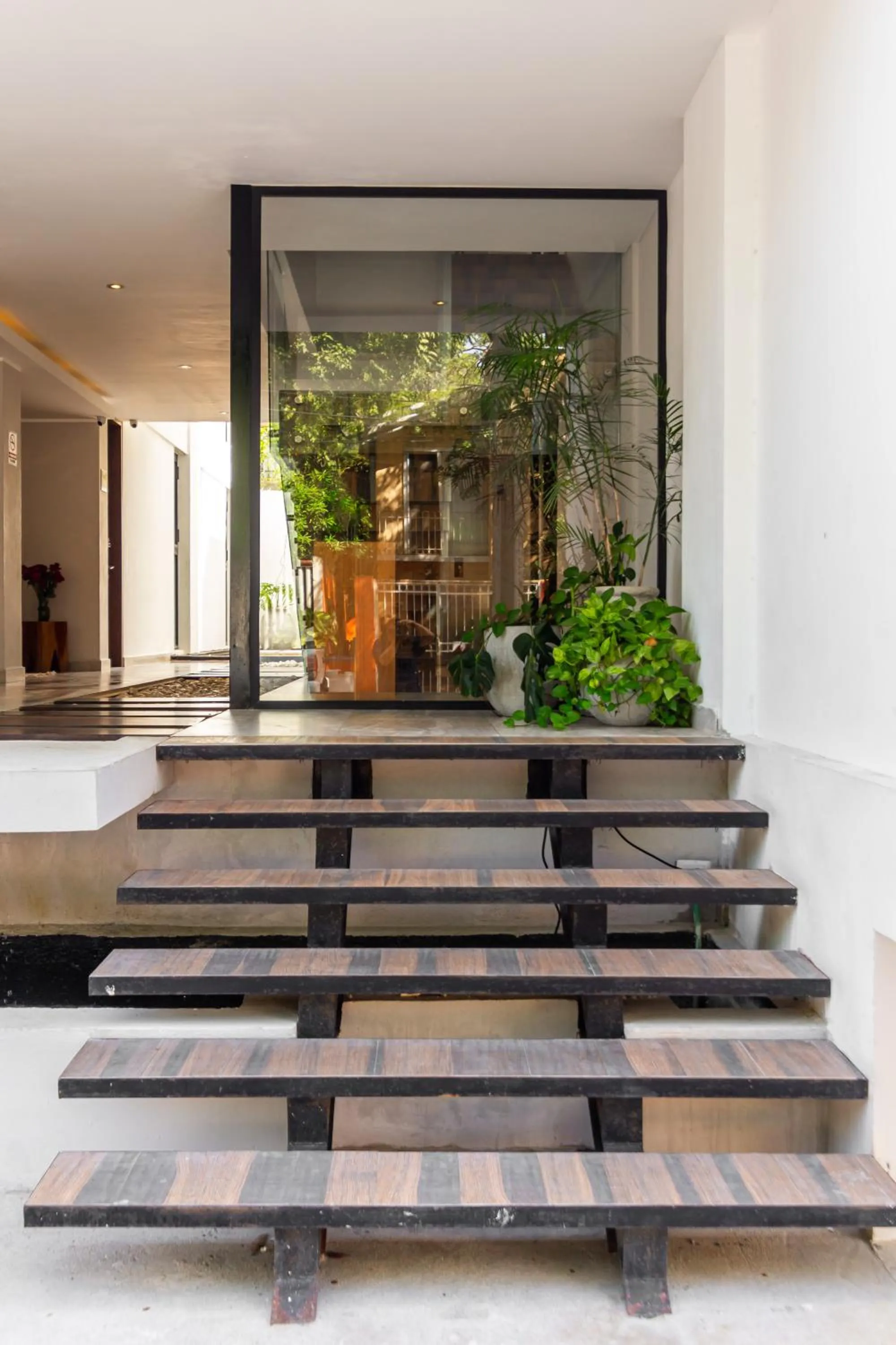 Facade/entrance in Toh House Luxury by Boutique Apartments MX