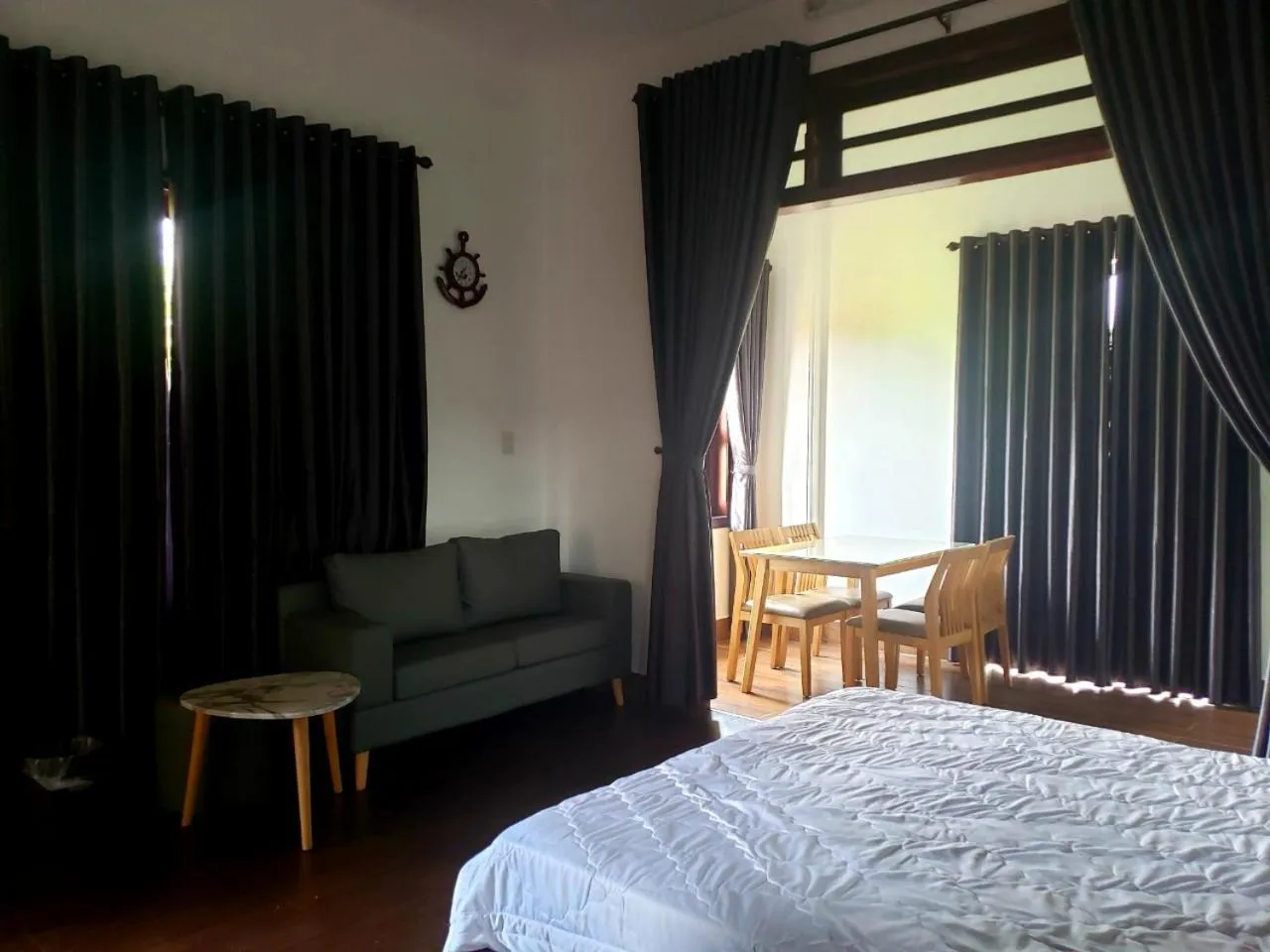 Photo of the whole room, Bed in Golden Star Villa Hue