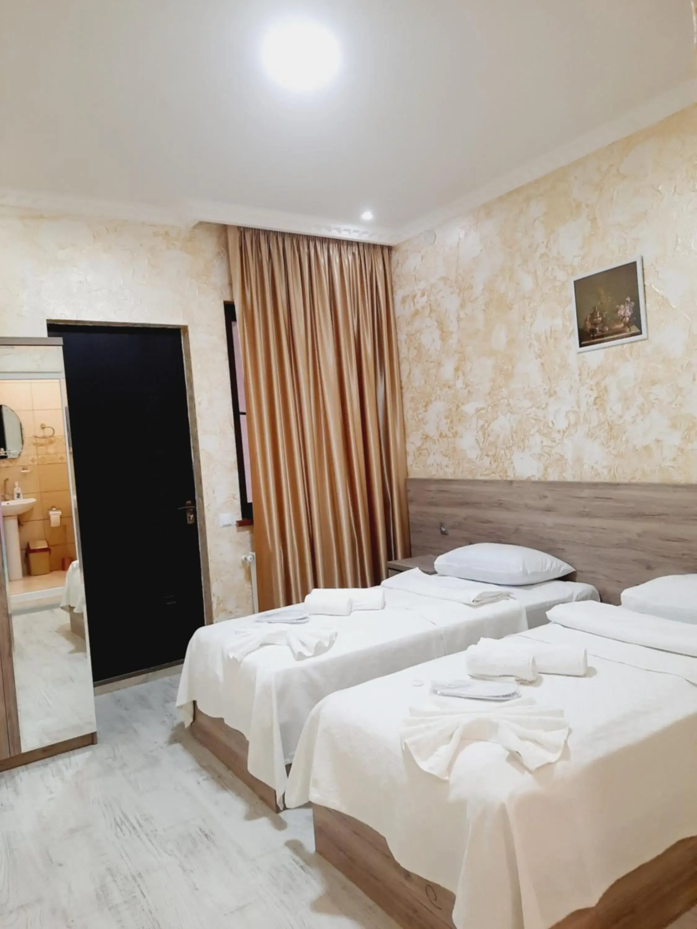 Twin Room with Bathroom in Inaisi Hotel Twin Room with Bathroom in Inaisi Hotel