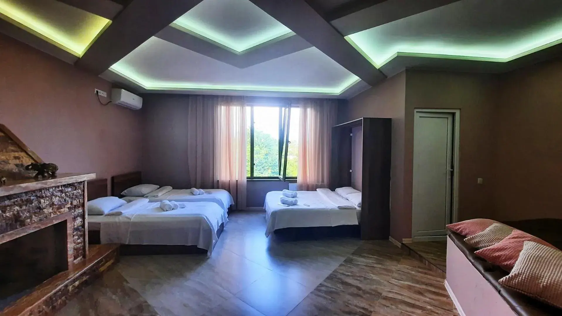 Deluxe Quadruple Room in Inaisi Hotel Deluxe Quadruple Room in Inaisi Hotel