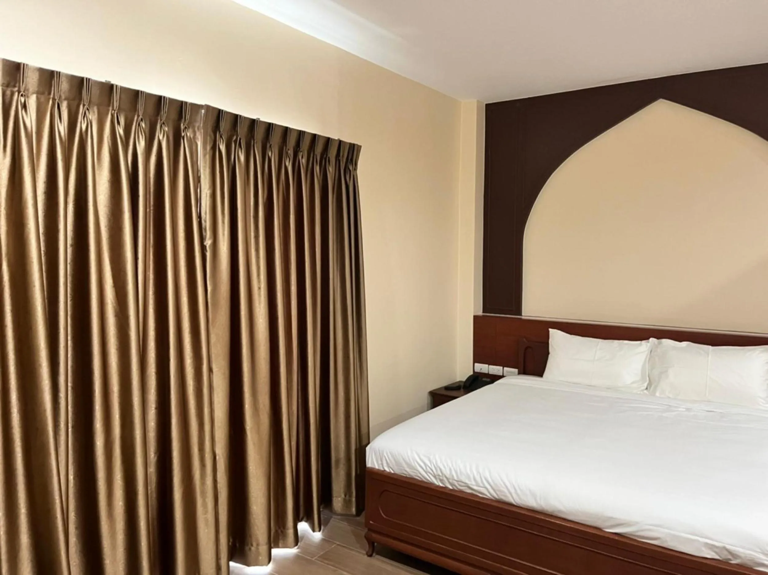 Bed in Anwari Hotel