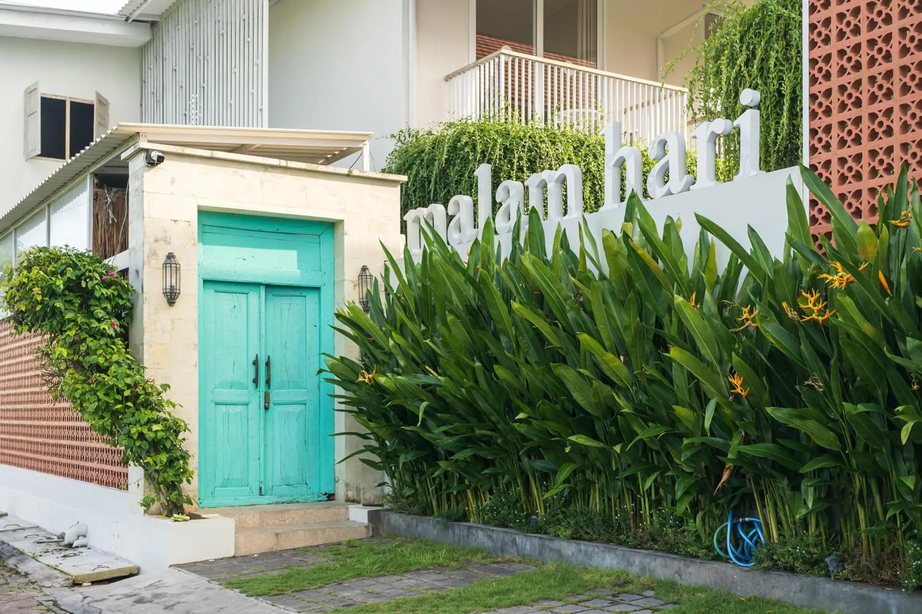 Property building in Malam Hari ApartHotel Property building in Malam Hari ApartHotel