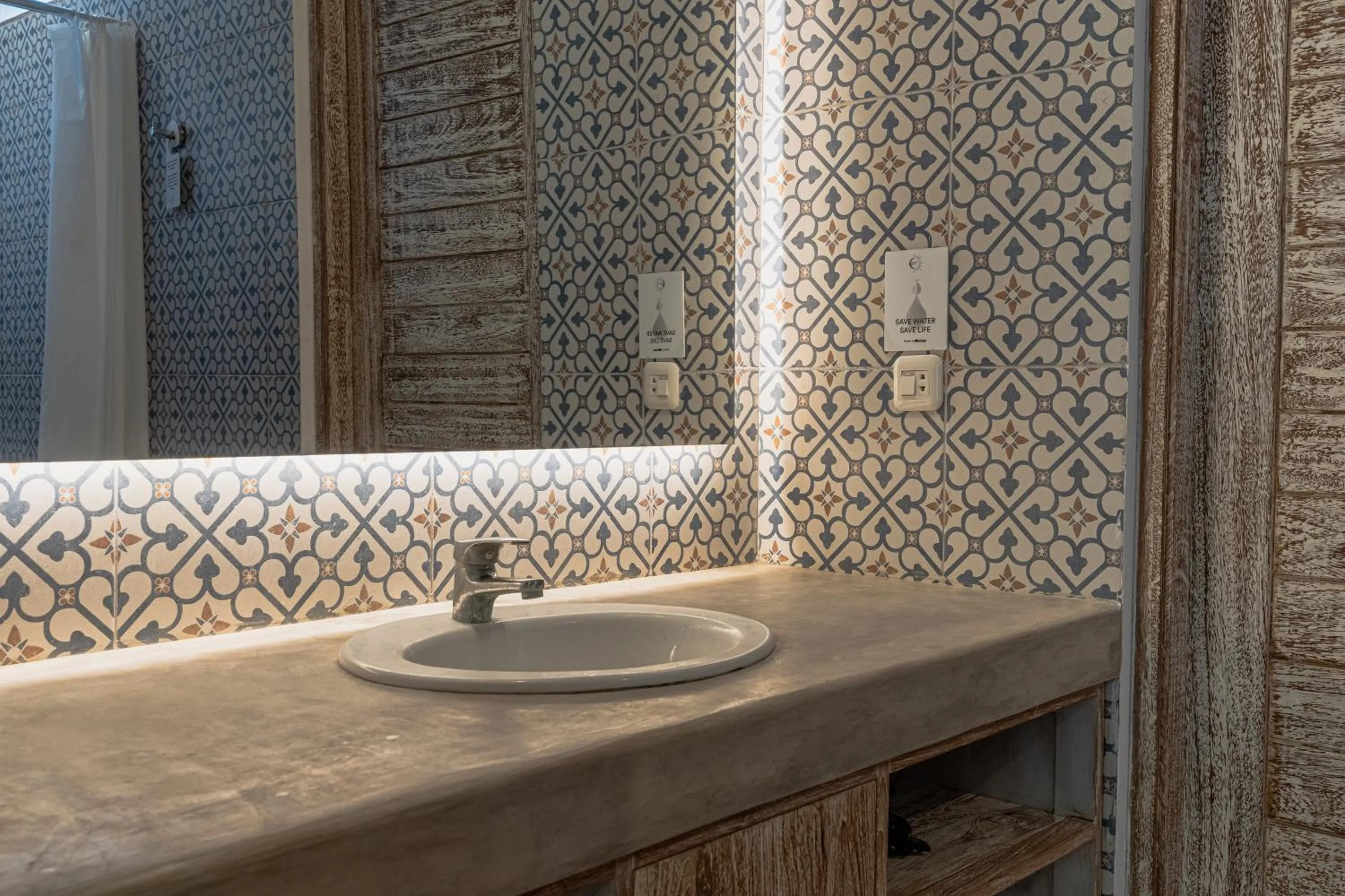 Bathroom in Malam Hari ApartHotel