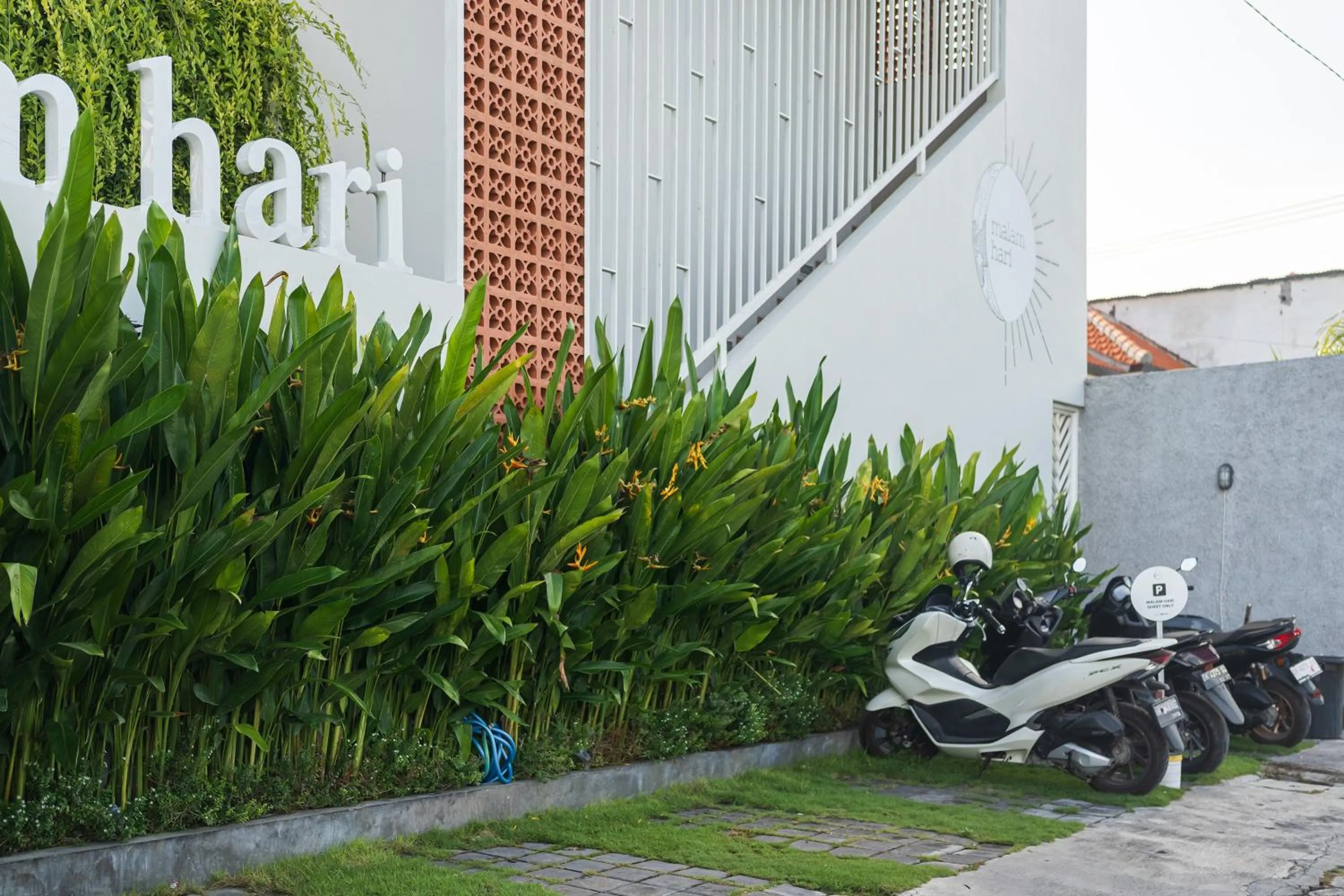 Property building in Malam Hari ApartHotel