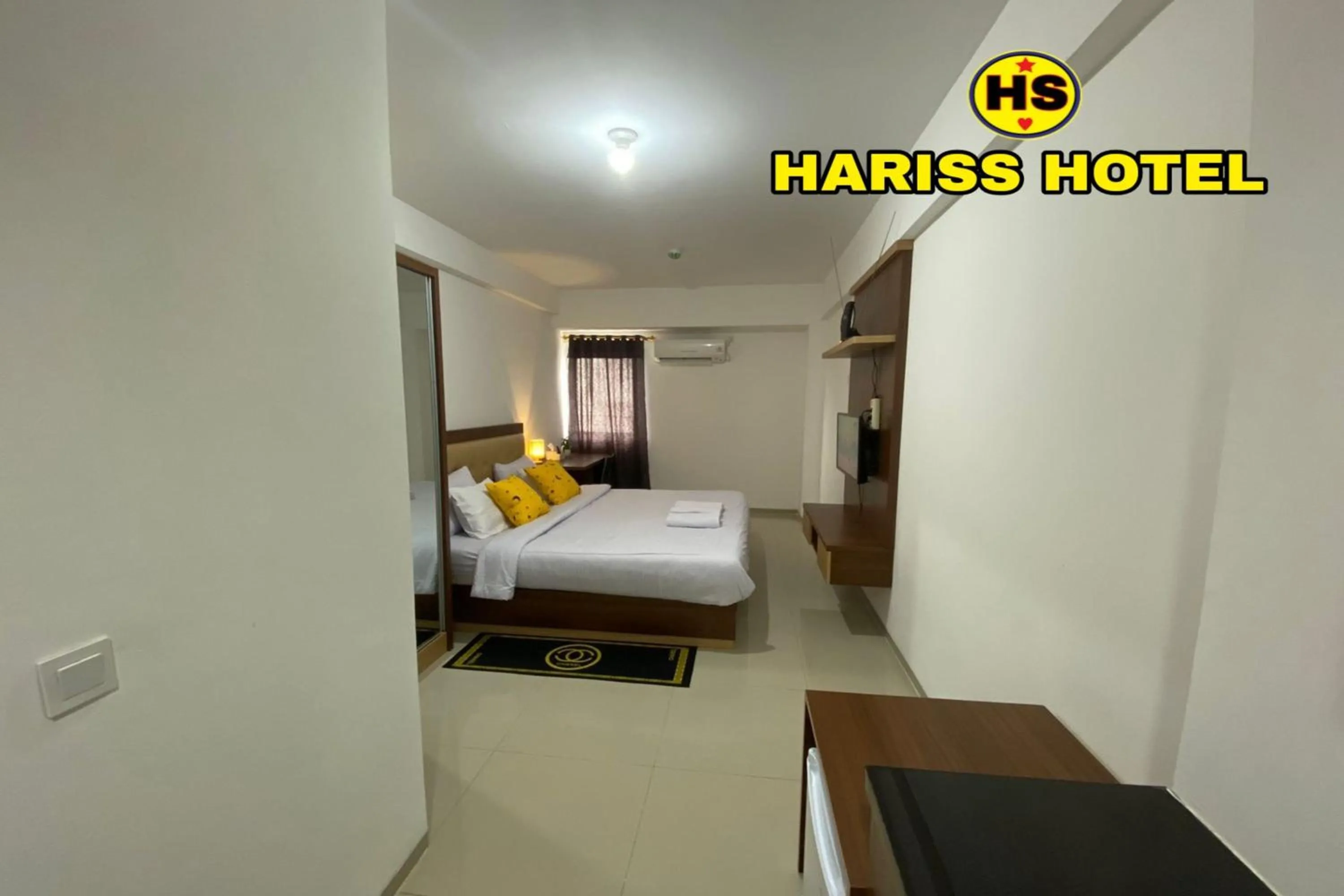 Photo of the whole room in Hariss Inn Bandara