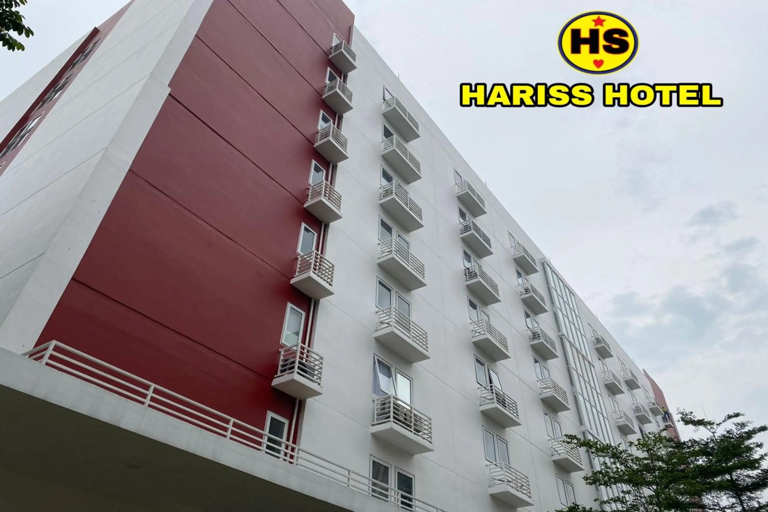 Property building in Hariss Inn Bandara