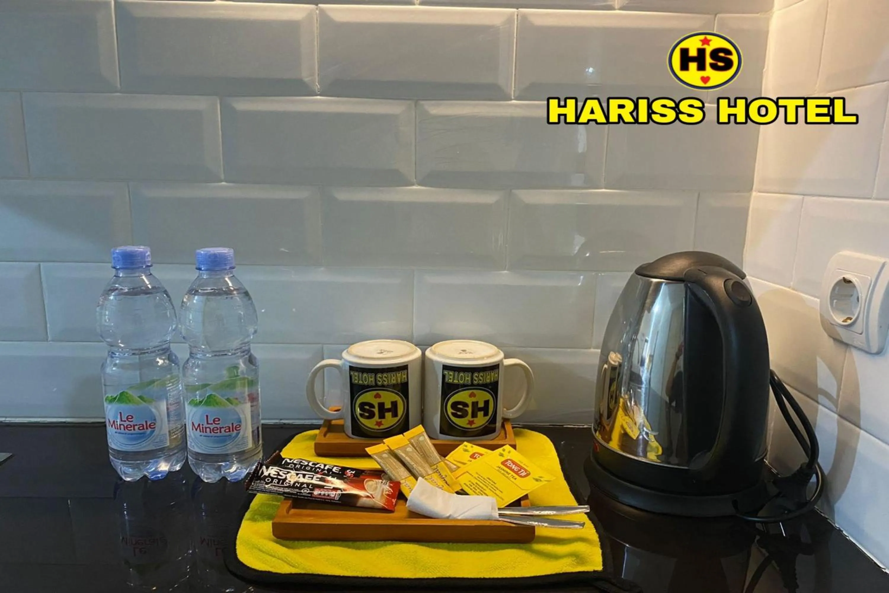 Coffee/tea facilities in Hariss Inn Bandara