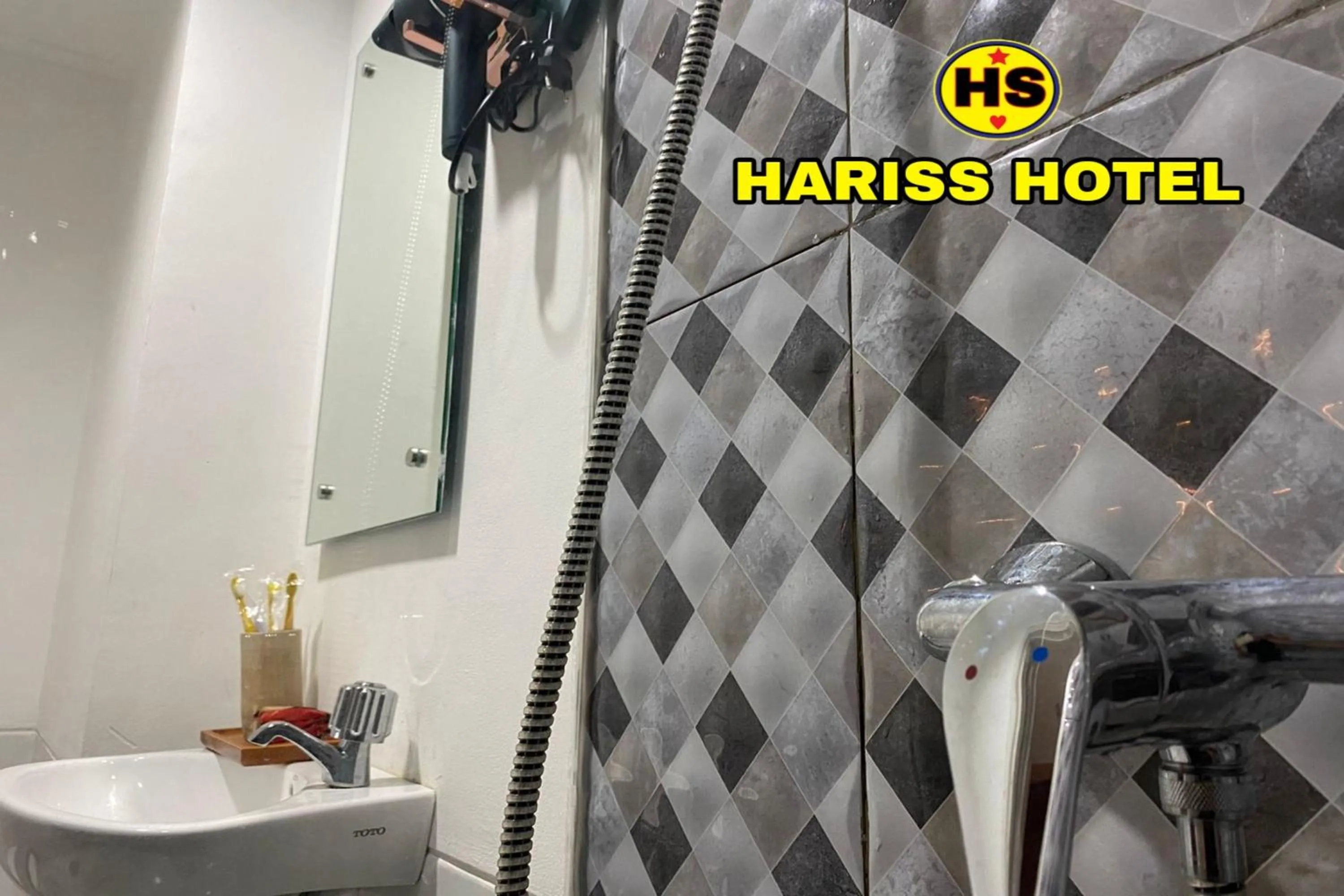 Bathroom in Hariss Inn Bandara