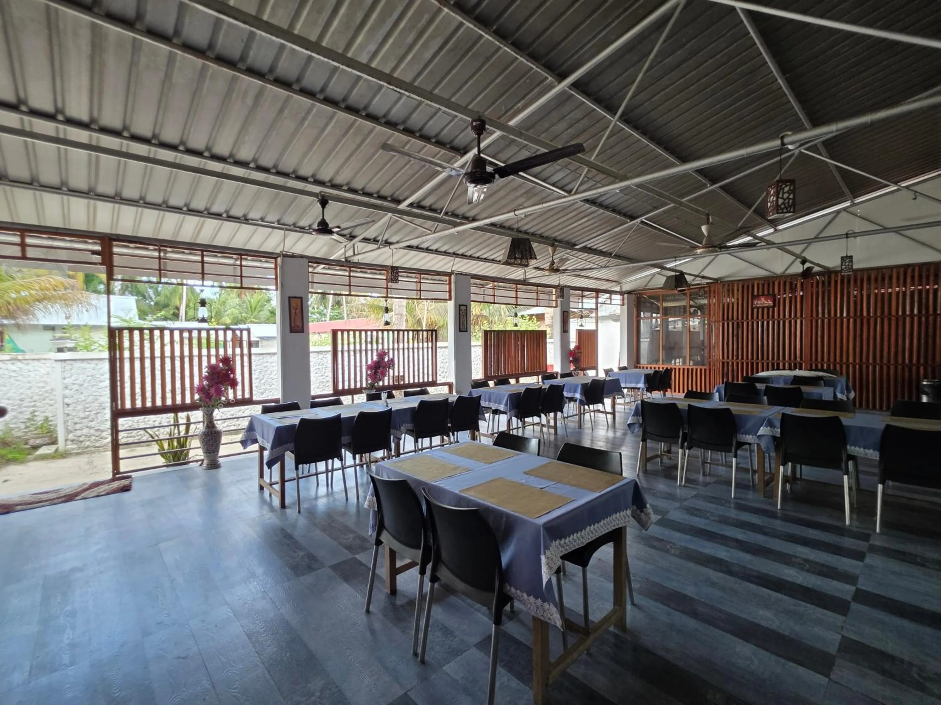 Restaurant/places to eat in Lemon Grass Resort & Spa