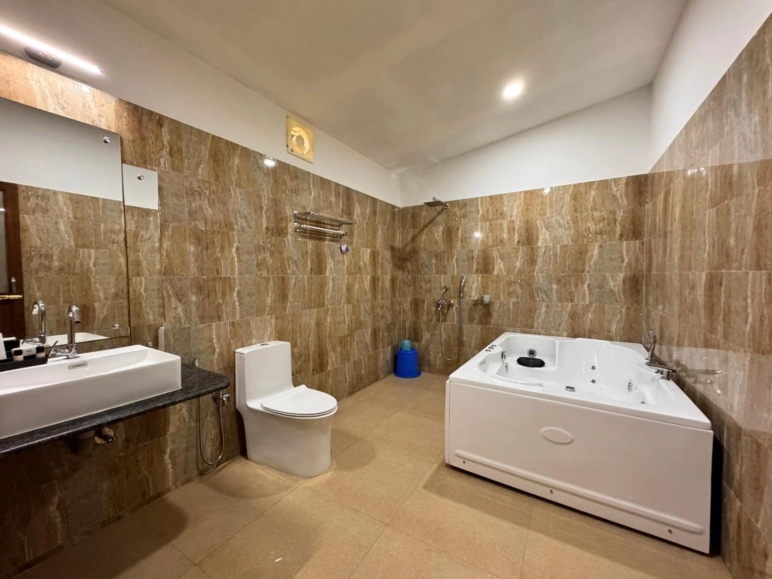 Shower in Lemon Grass Resort & Spa