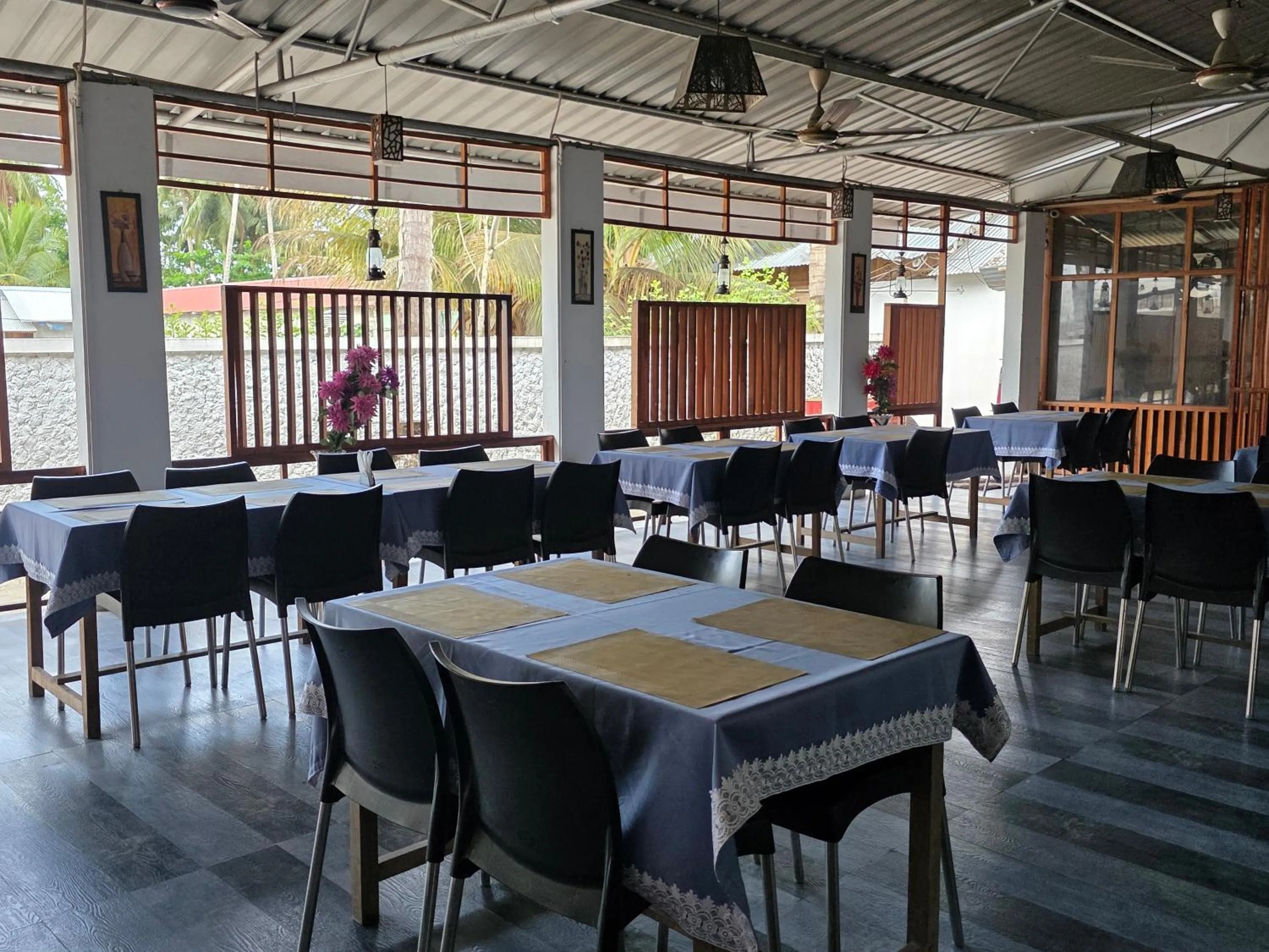 Restaurant/places to eat in Lemon Grass Resort & Spa