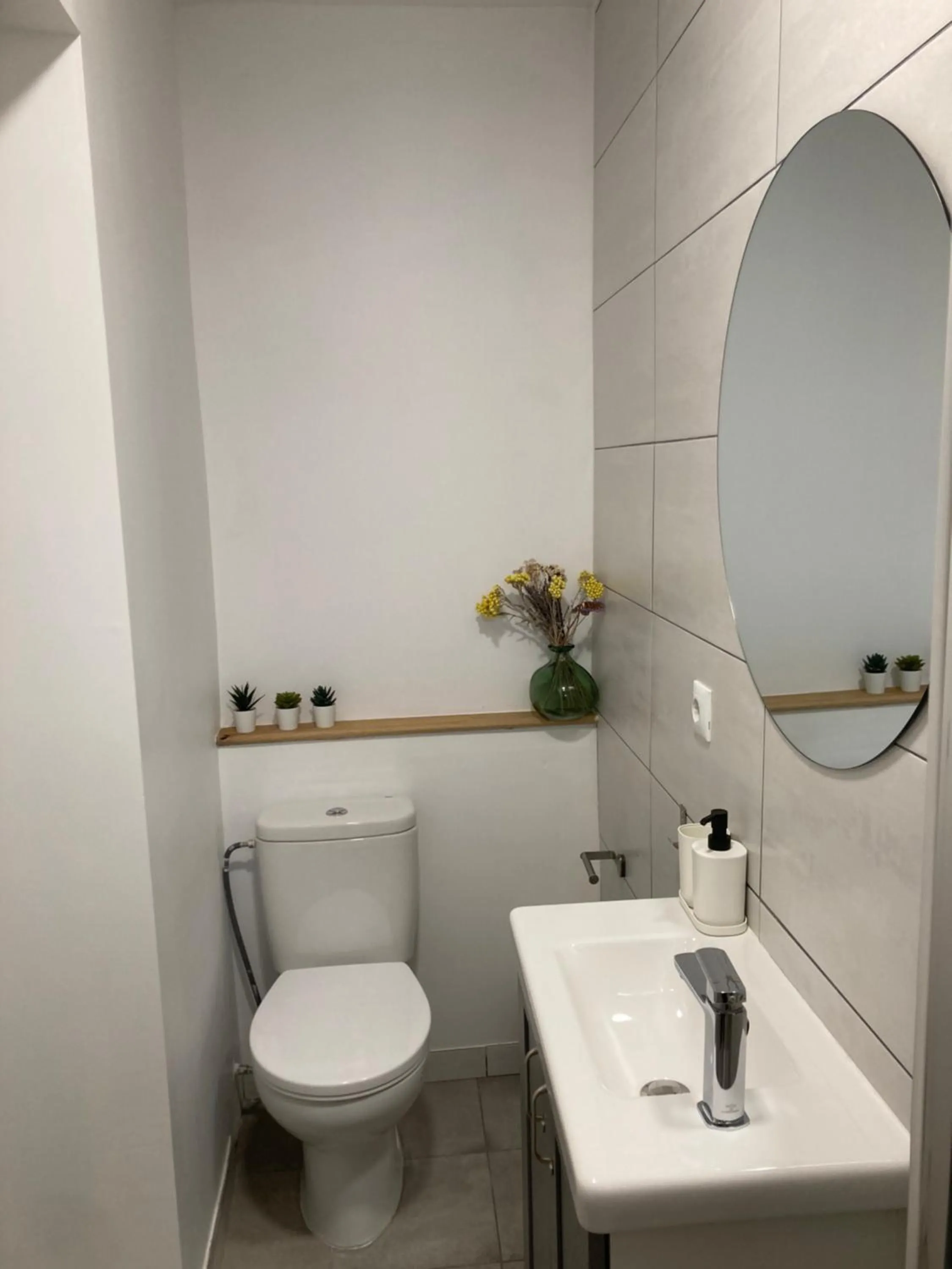 Bathroom in Castle View Apartments