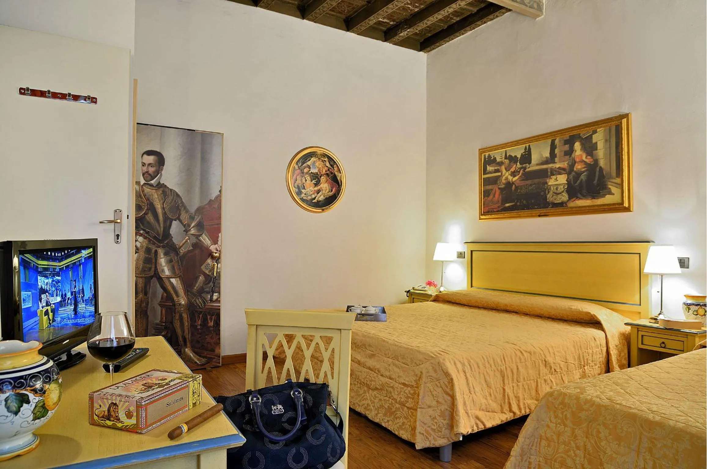 Photo of the whole room, Bed in Hotel Vasari